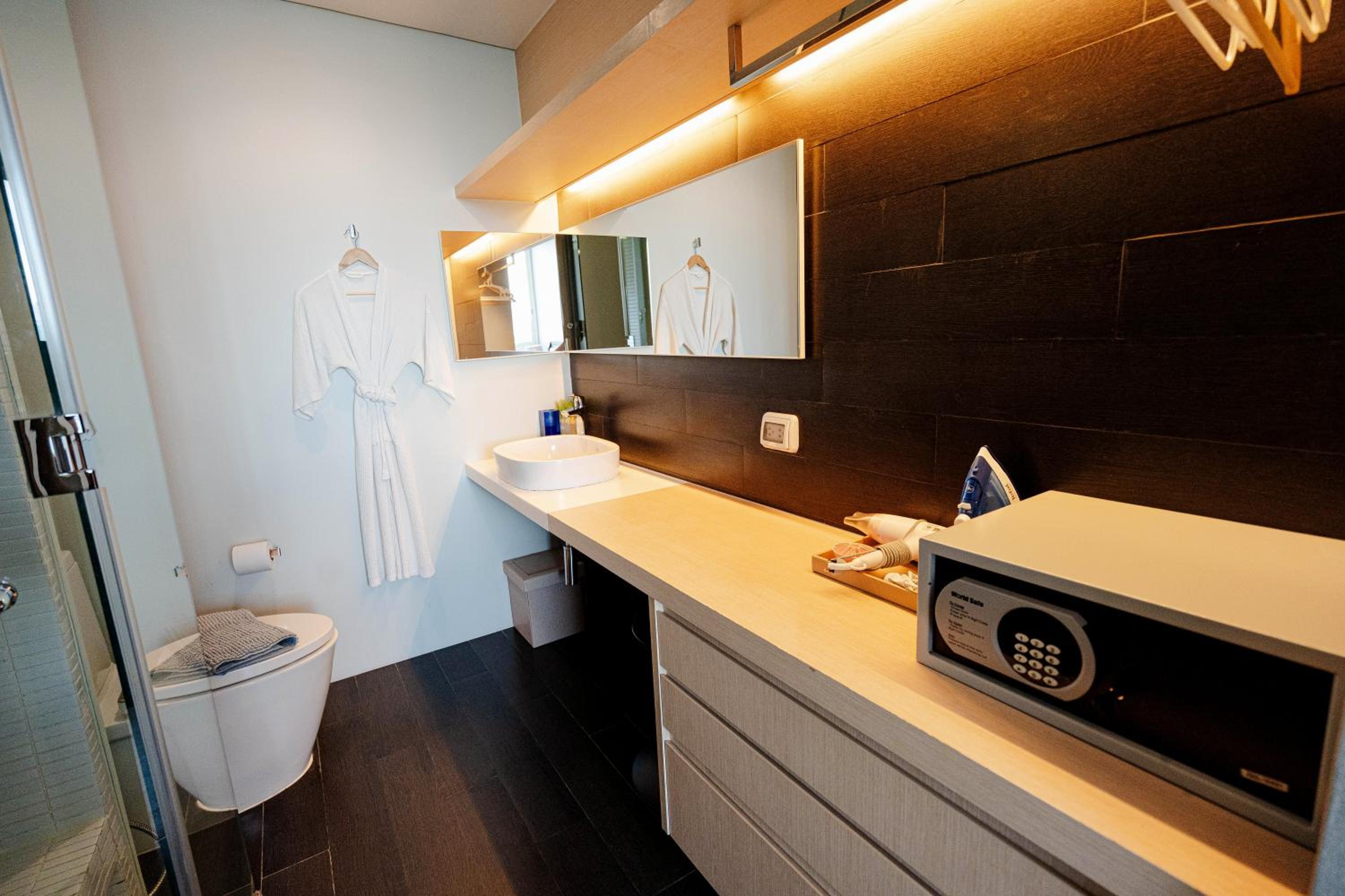 Two-Bedroom Suite - Photo 4