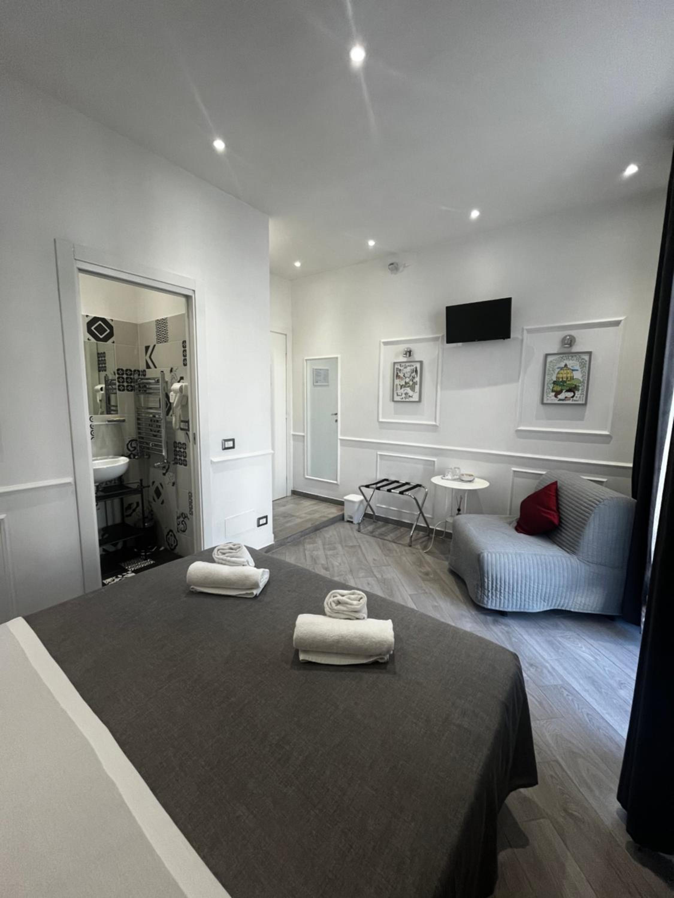 Double Room with Balcony photo 3