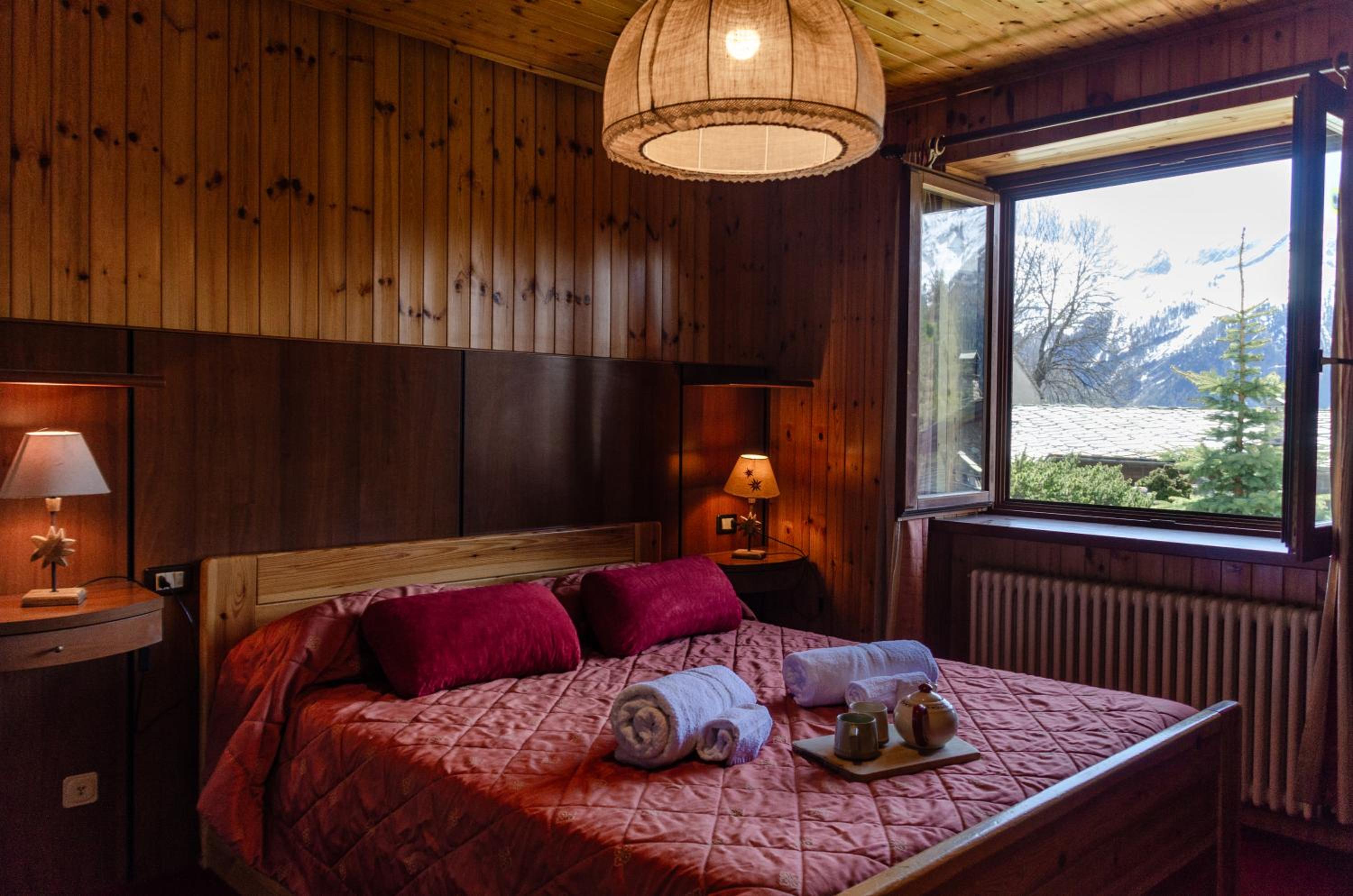 One-Bedroom Apartment With Balcony And Mountain View   photo 1