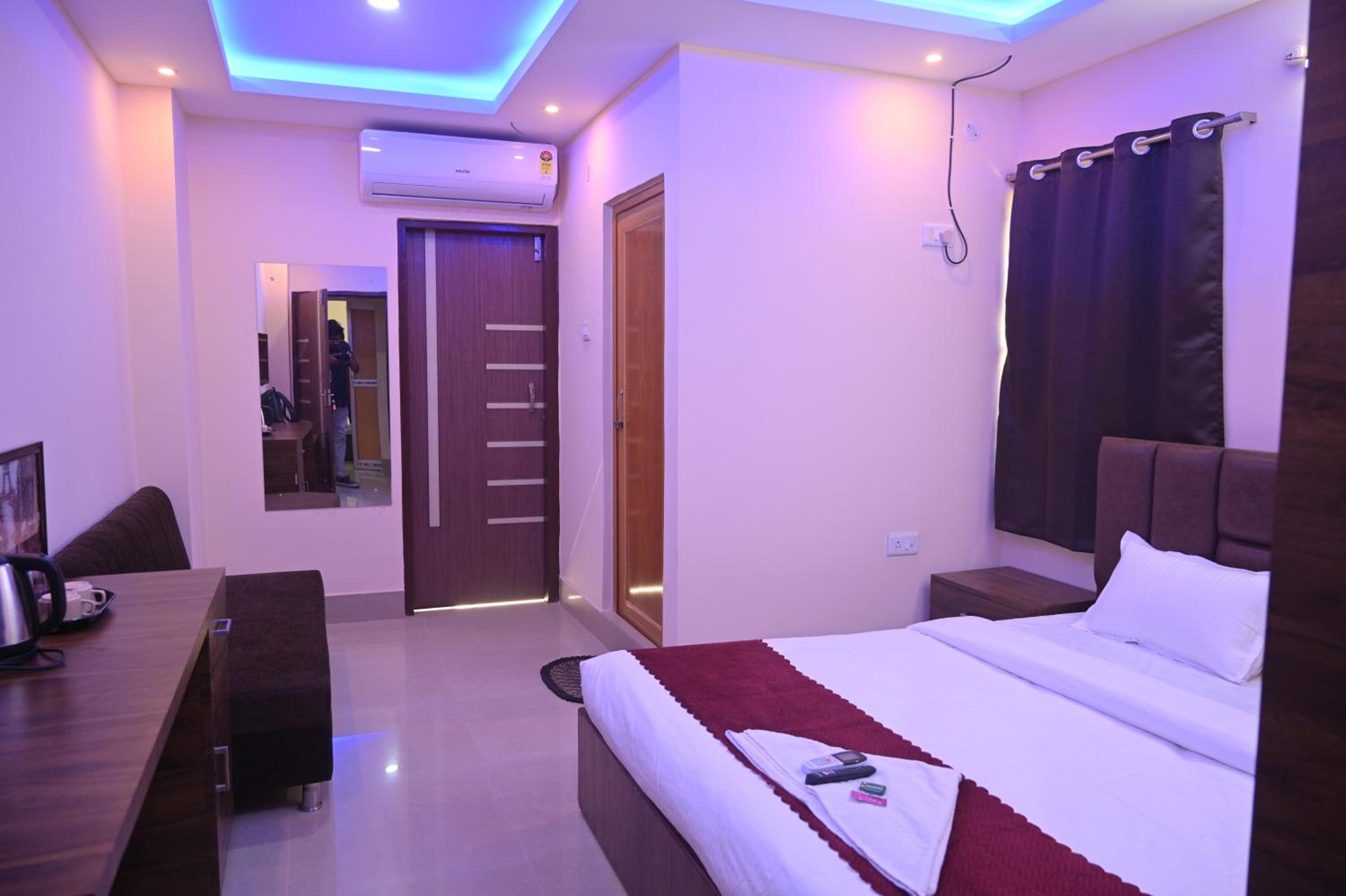Deluxe Double Room with Balcony photo 1