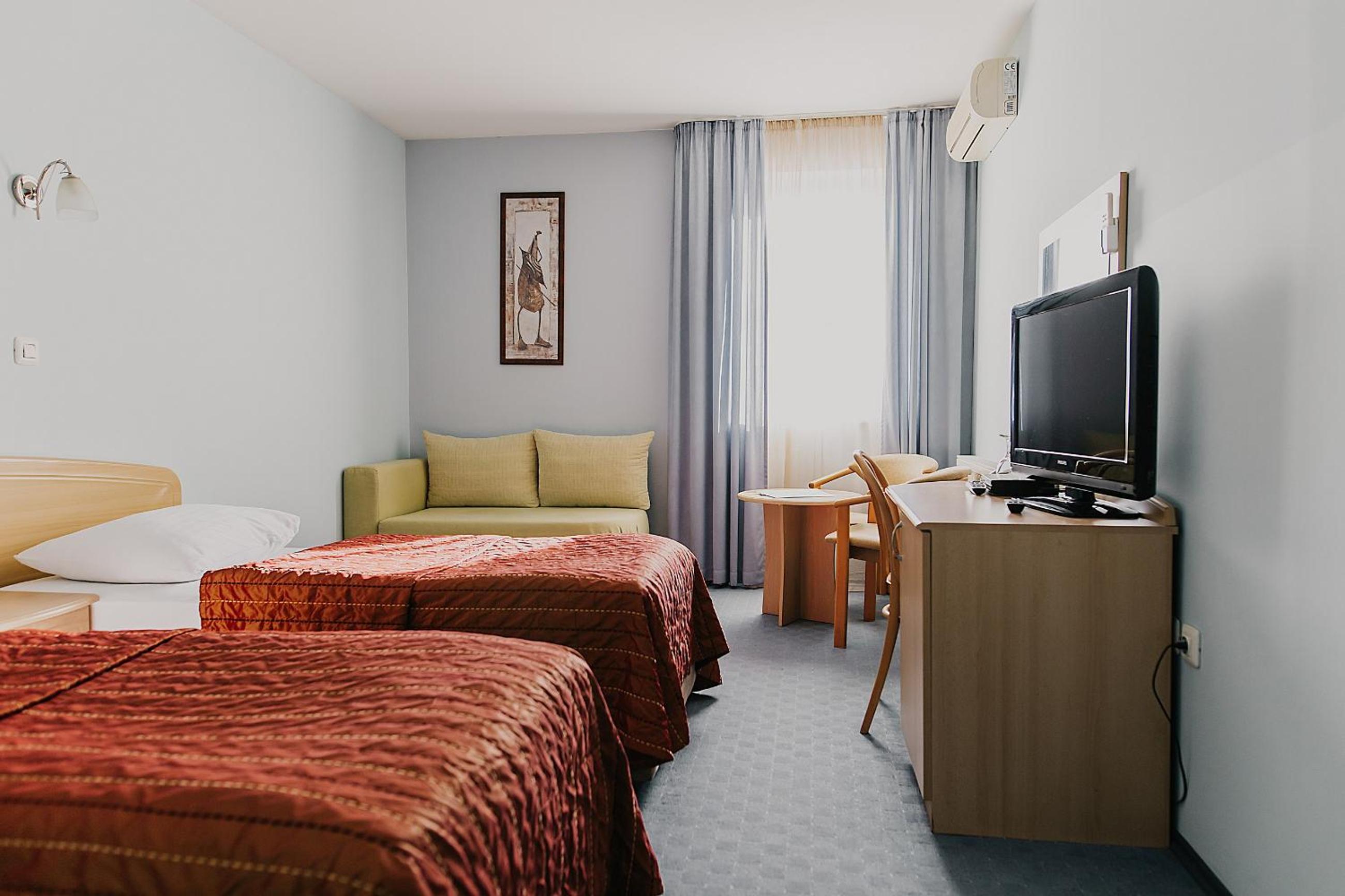 Twin Room - Photo 3