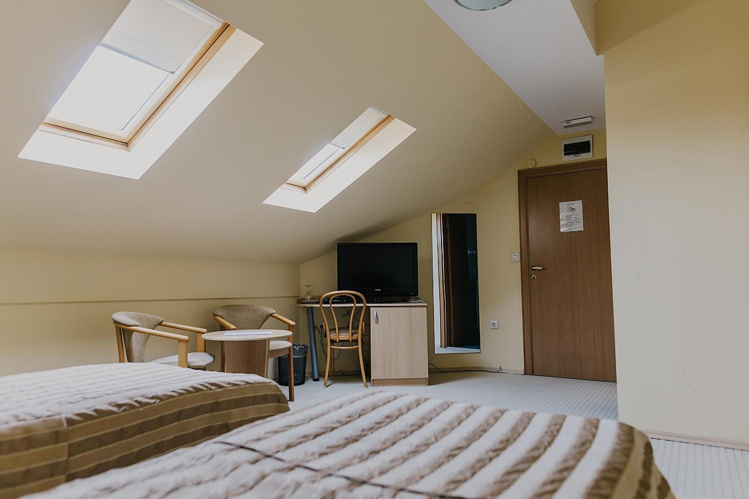 Twin Room - Photo 5