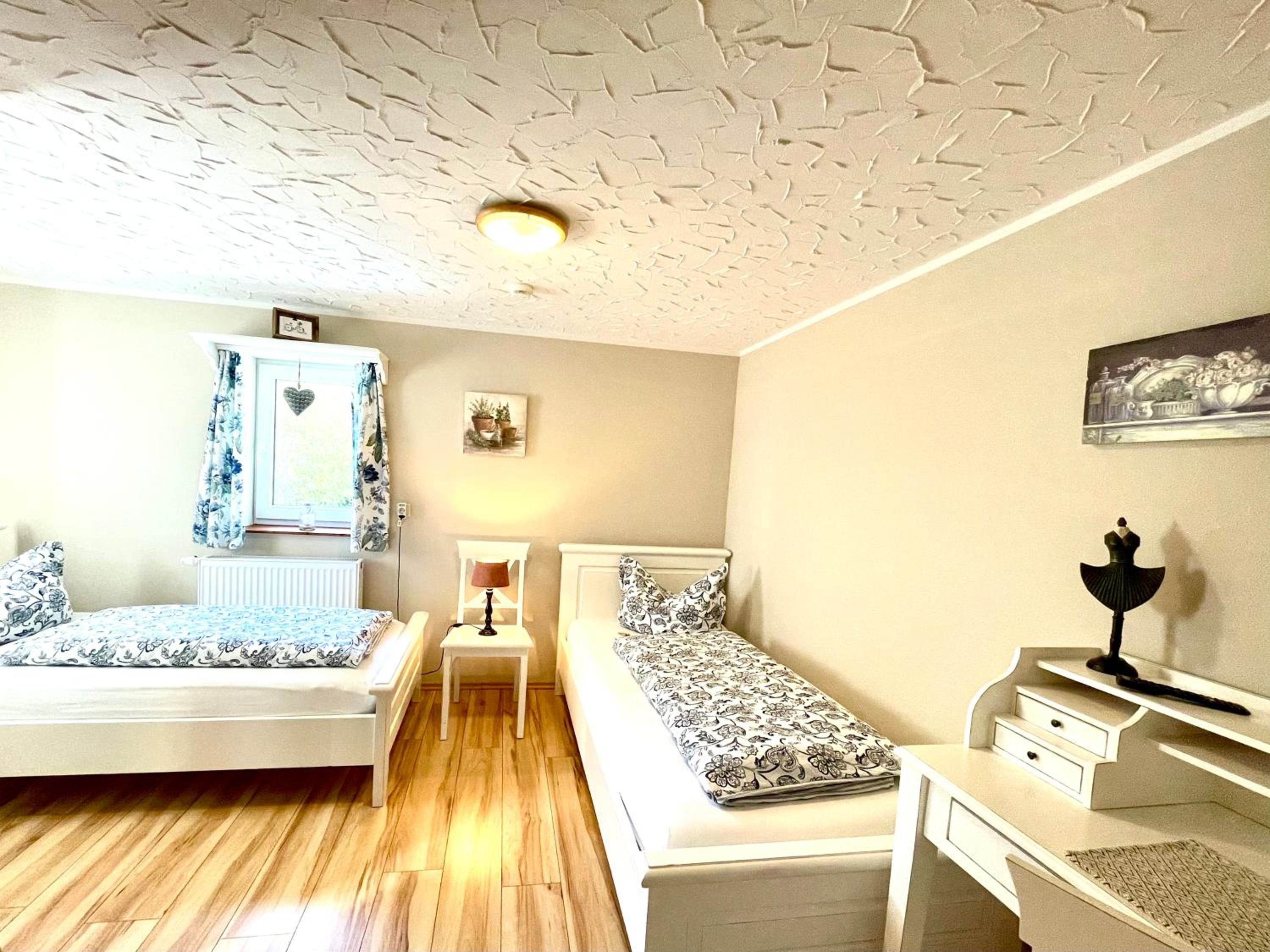 Twin Room with Private Bathroom - Photo 1