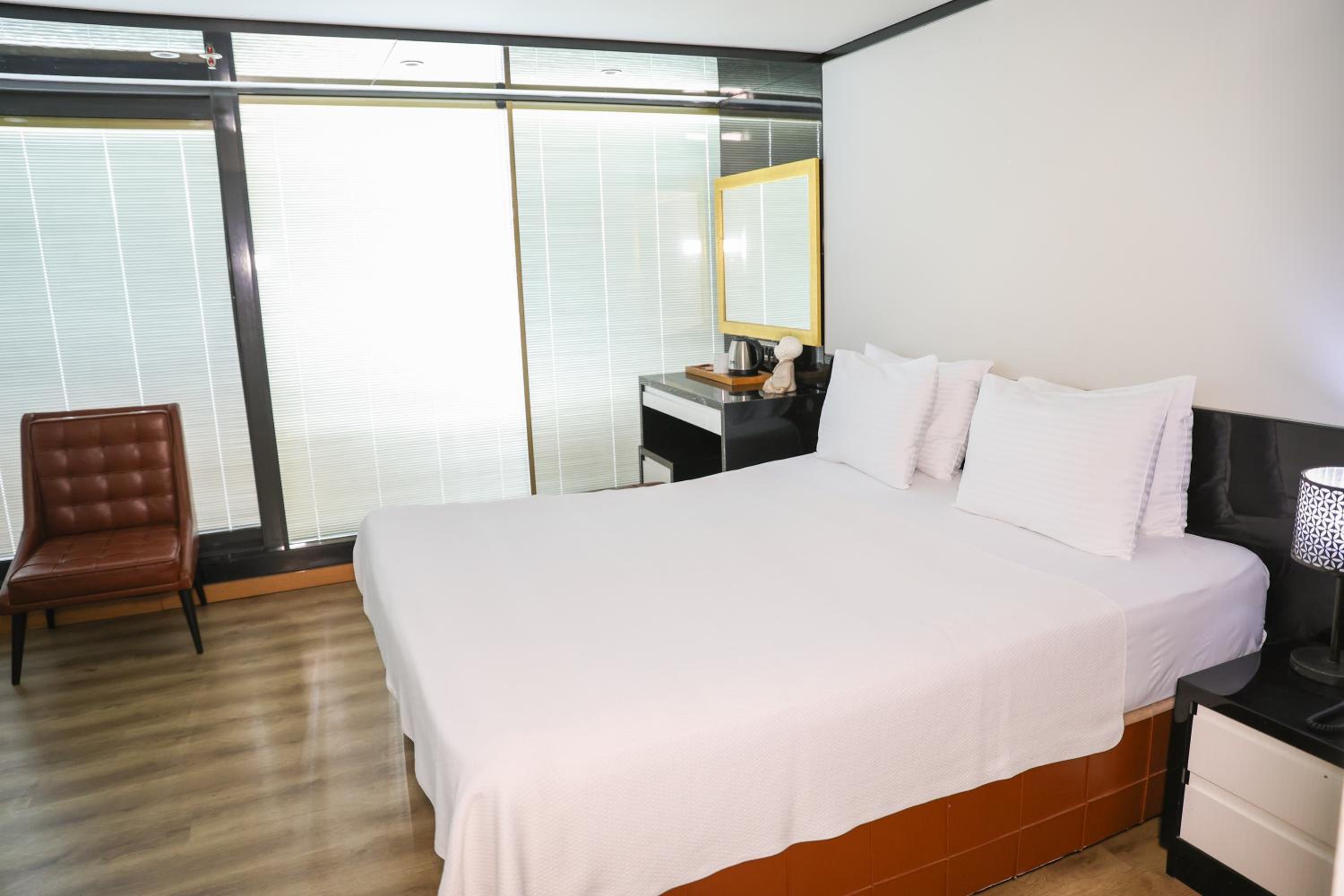 Double Room with Spa Bath photo 3