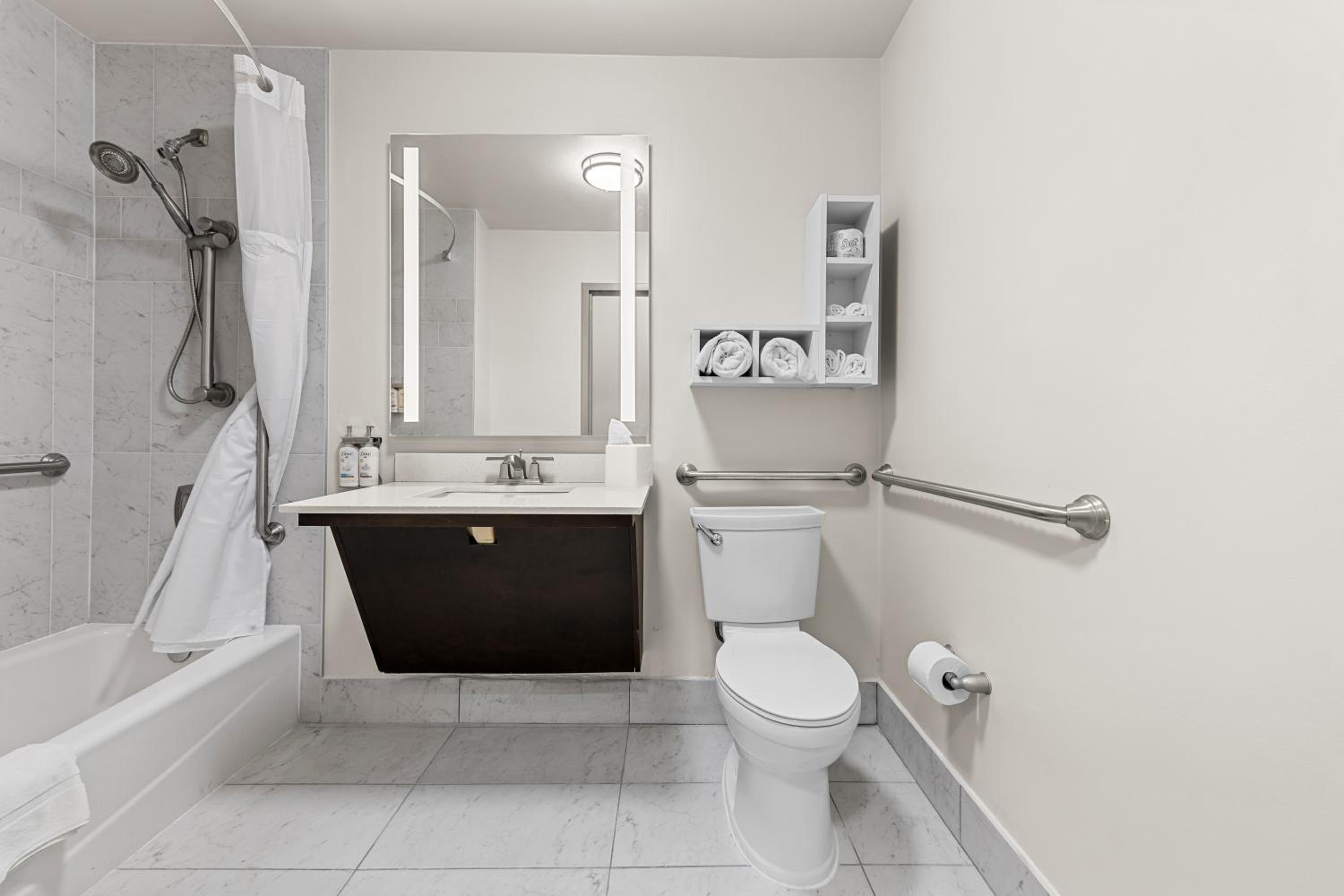 King Room - Mobility Access/Hearing Accessible - Photo 9