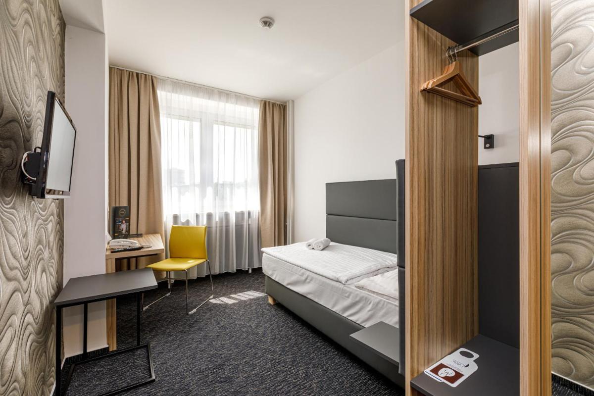 Deluxe Single Room (No Air-Conditioning) photo 2