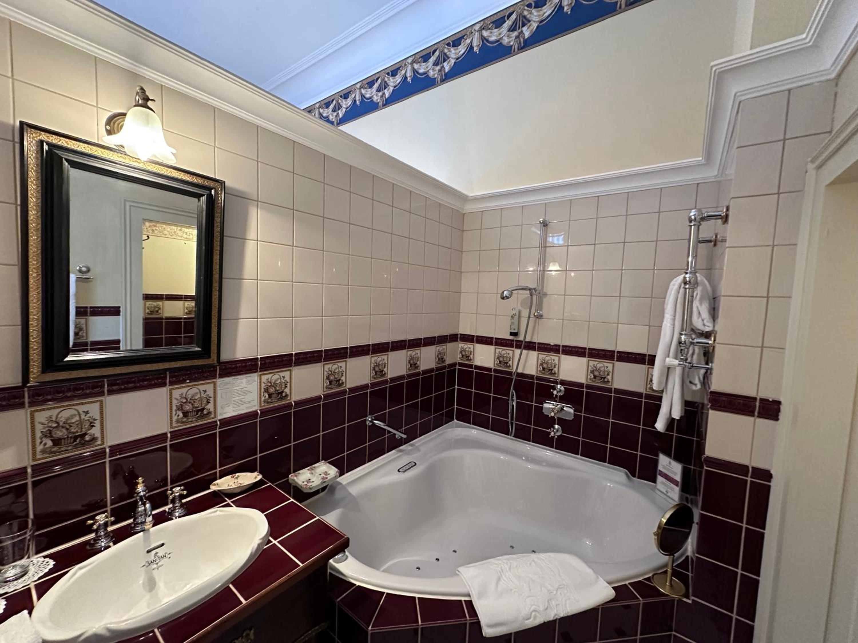 Suite - Photo 5