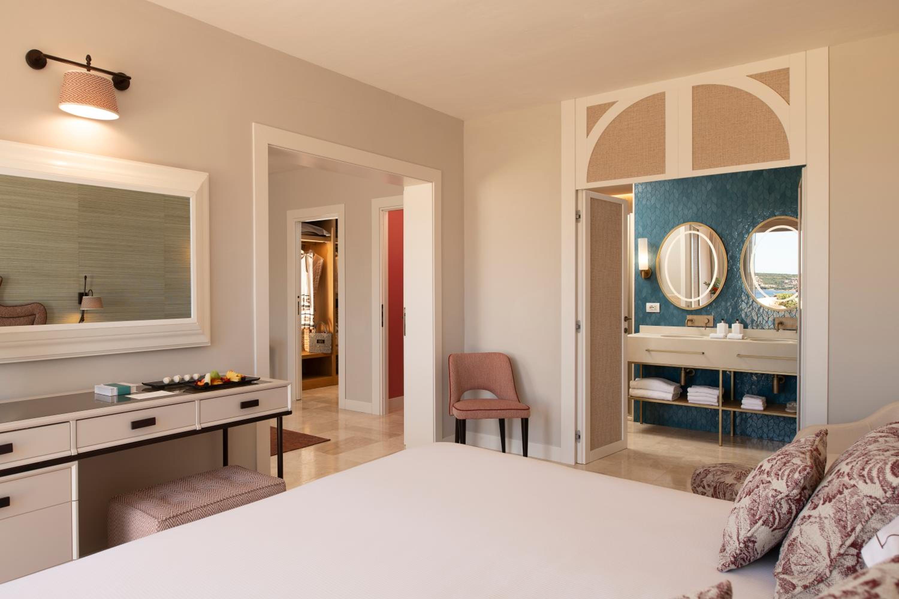 Luxury Suite - Photo 2