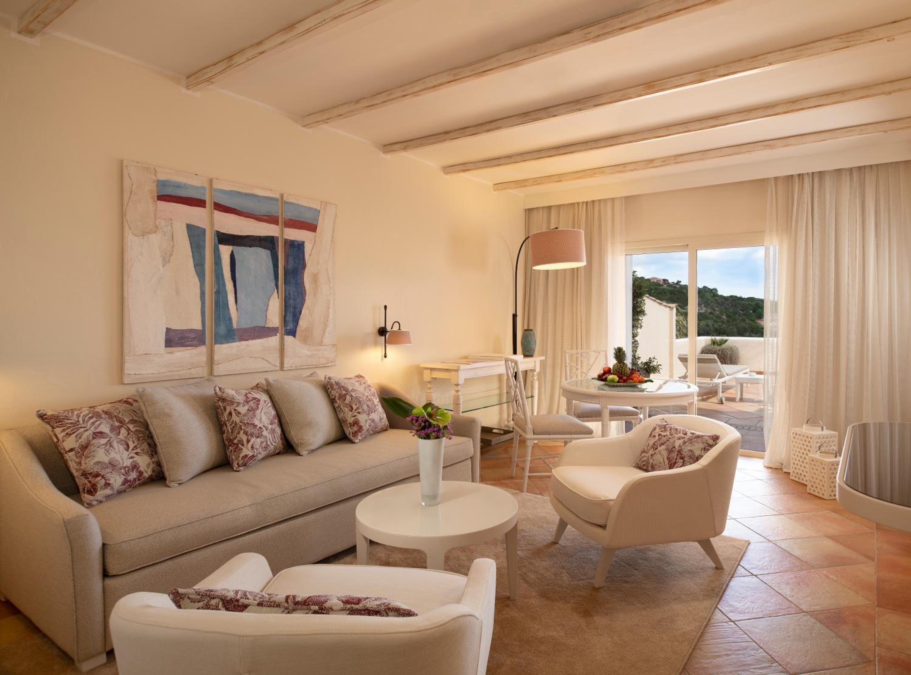 Luxury Suite - Photo 3