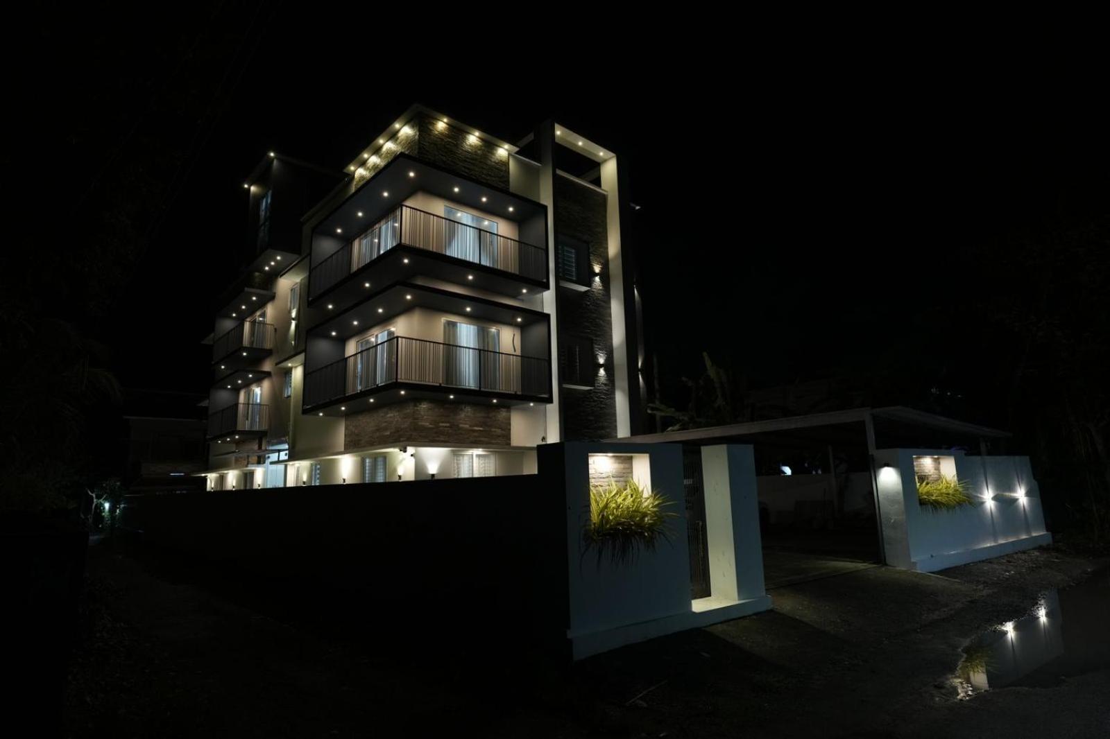 Apartment with Balcony photo 2