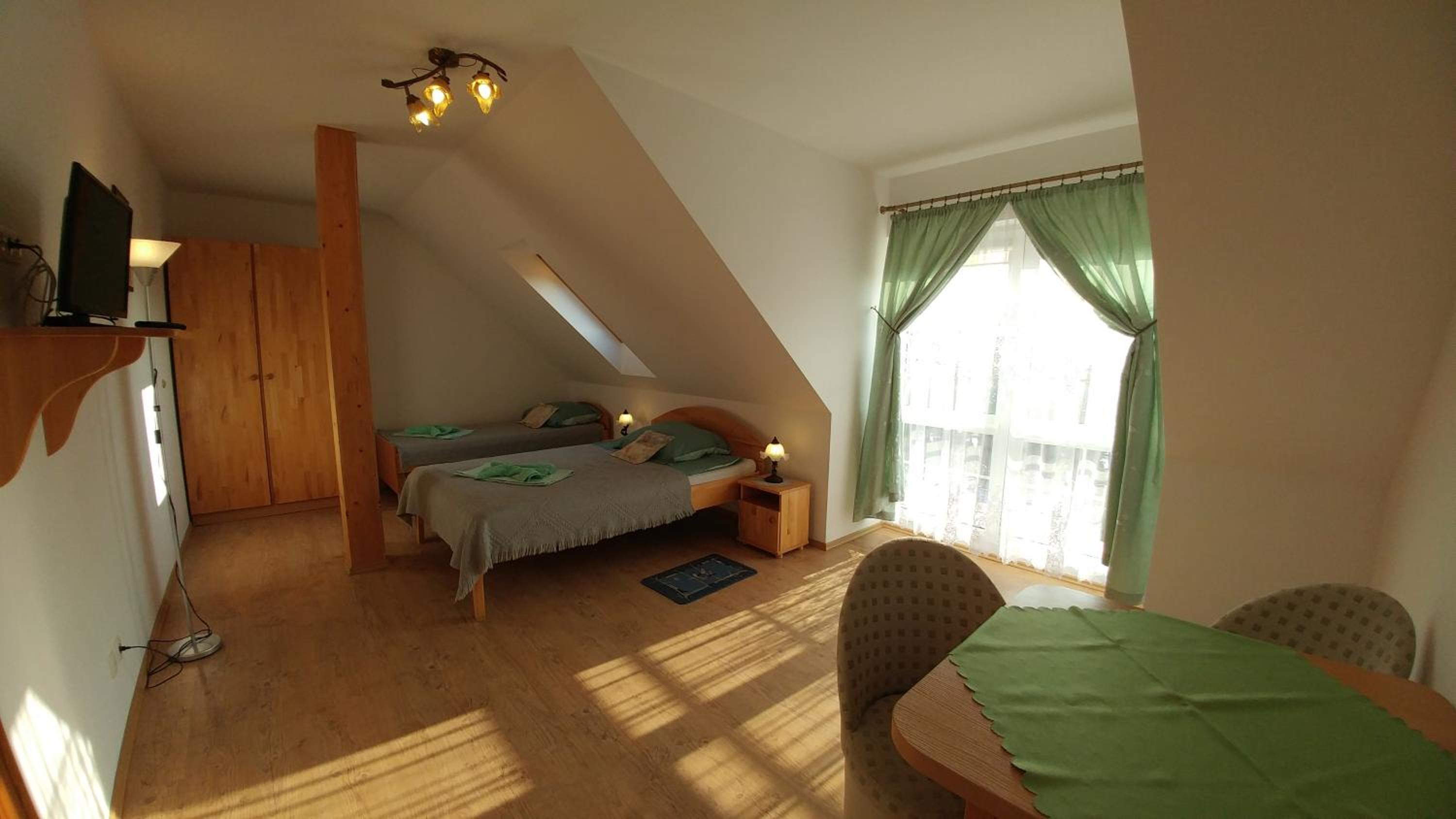 Two-Bedroom Deluxe Apartment with Balcony - Photo 4