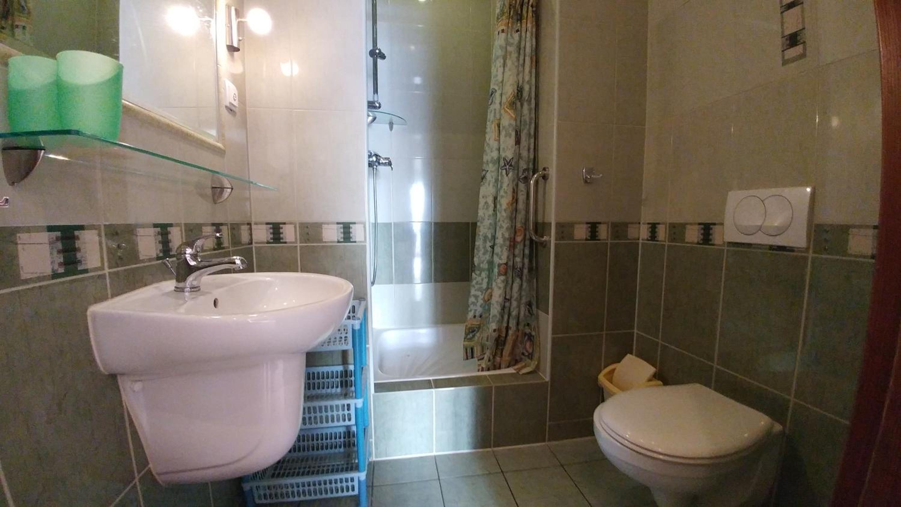 Two-Bedroom Deluxe Apartment with Balcony - Photo 2