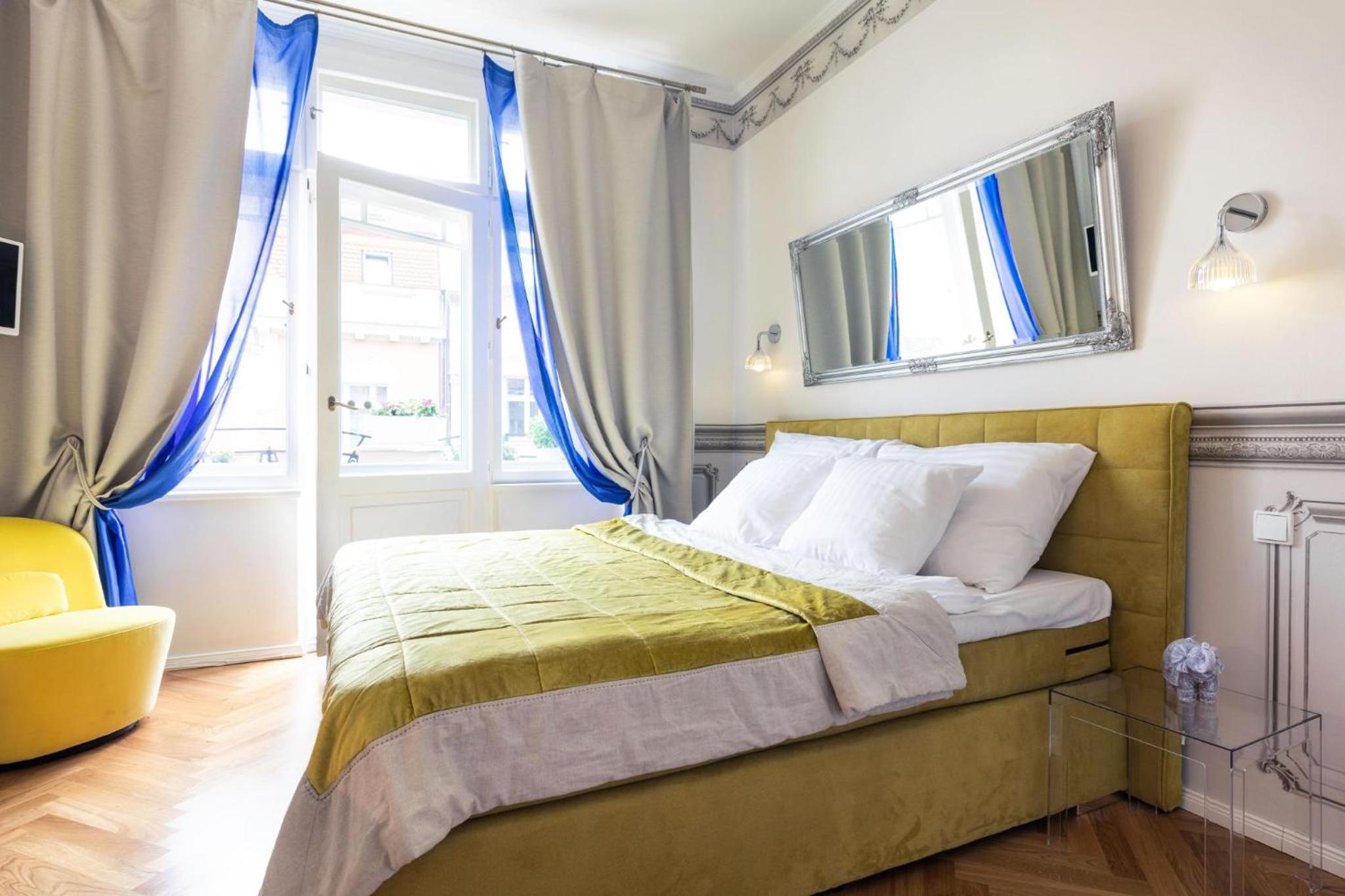 Studio Apartment with Balcony