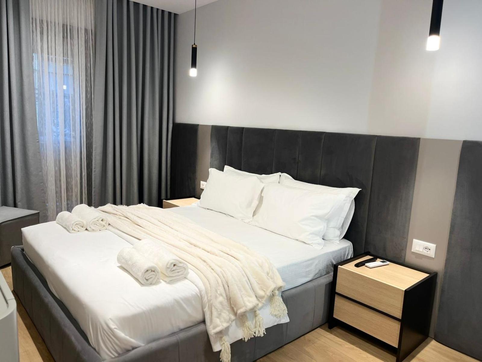Deluxe One-Bedroom Apartment