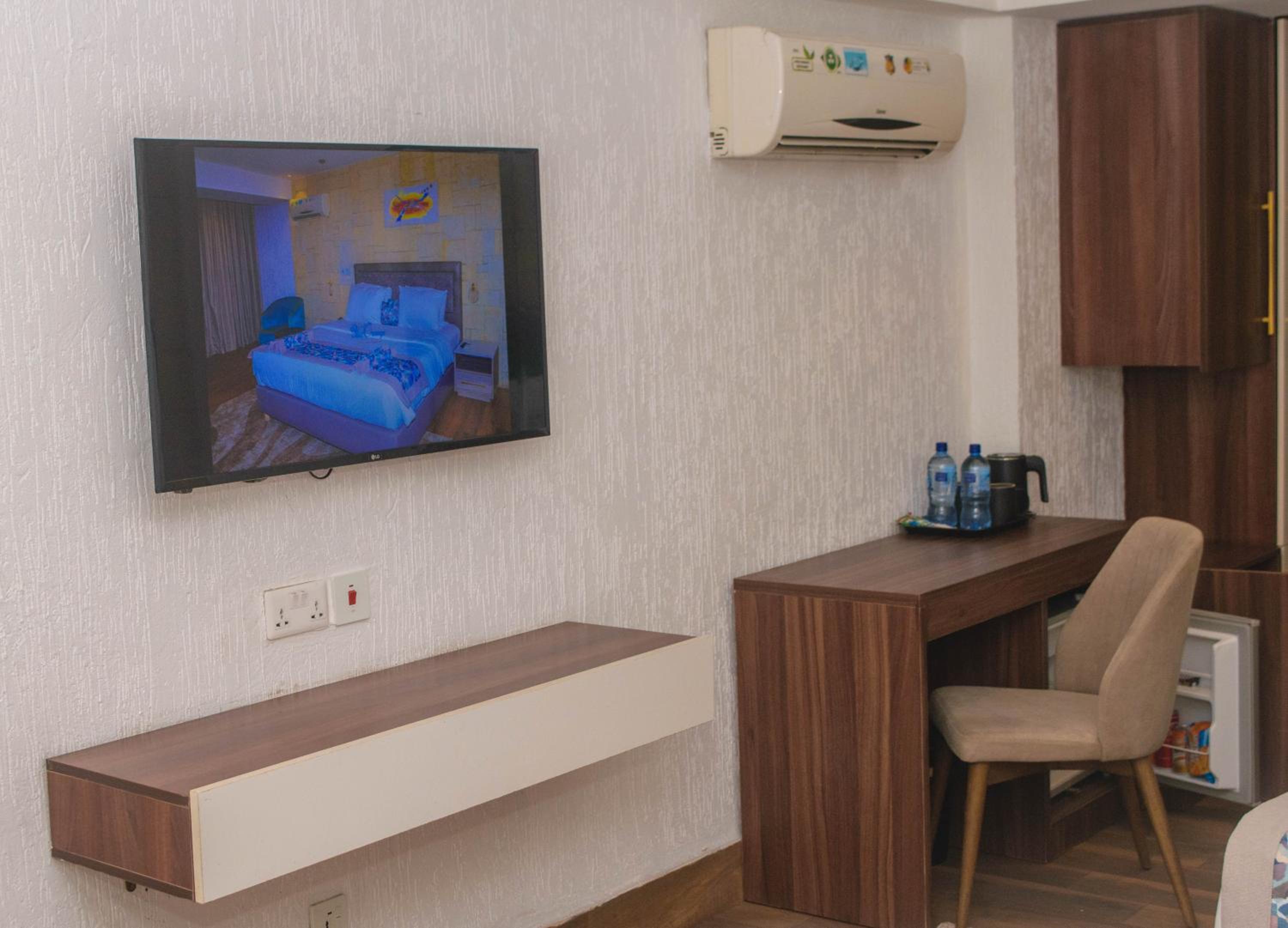 Deluxe King Room