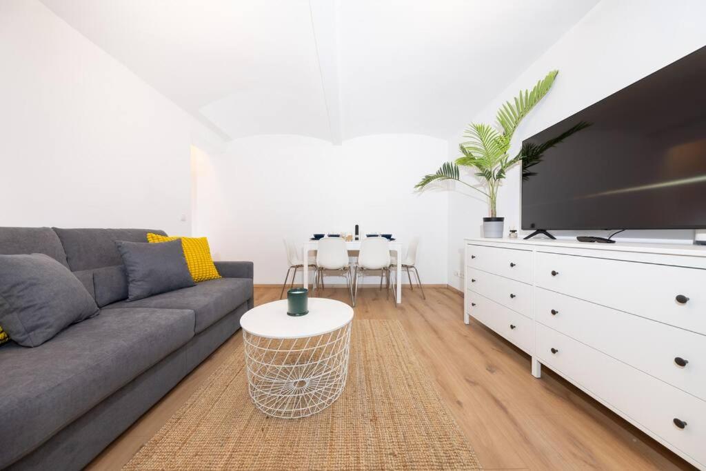 One-Bedroom Apartment with Terrace photo 3