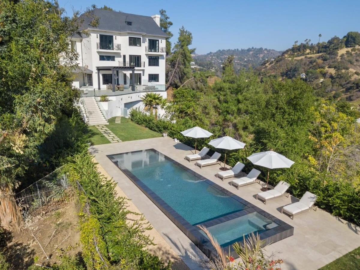 Villa photo 2