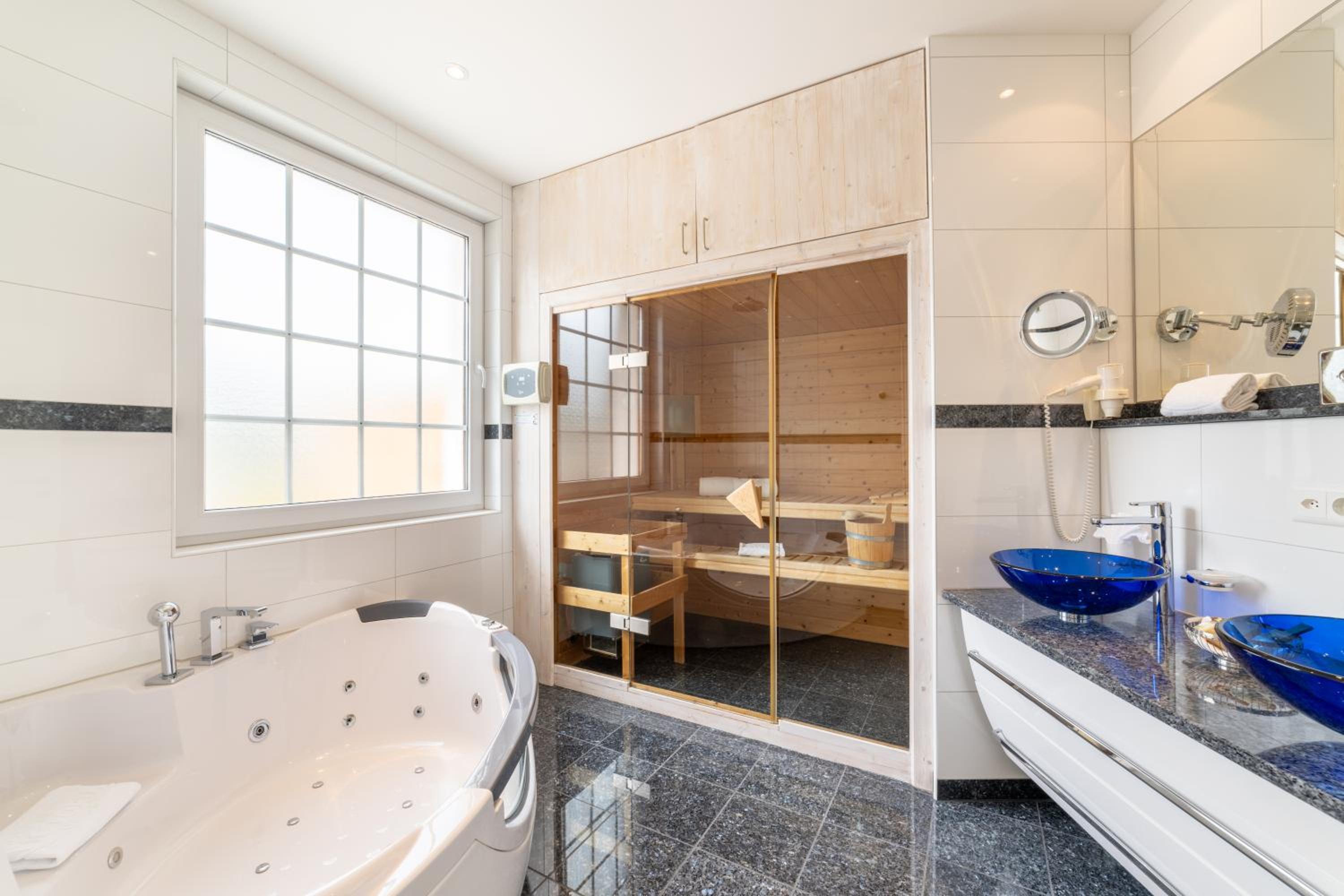 Presidential Suite thumbnail 5