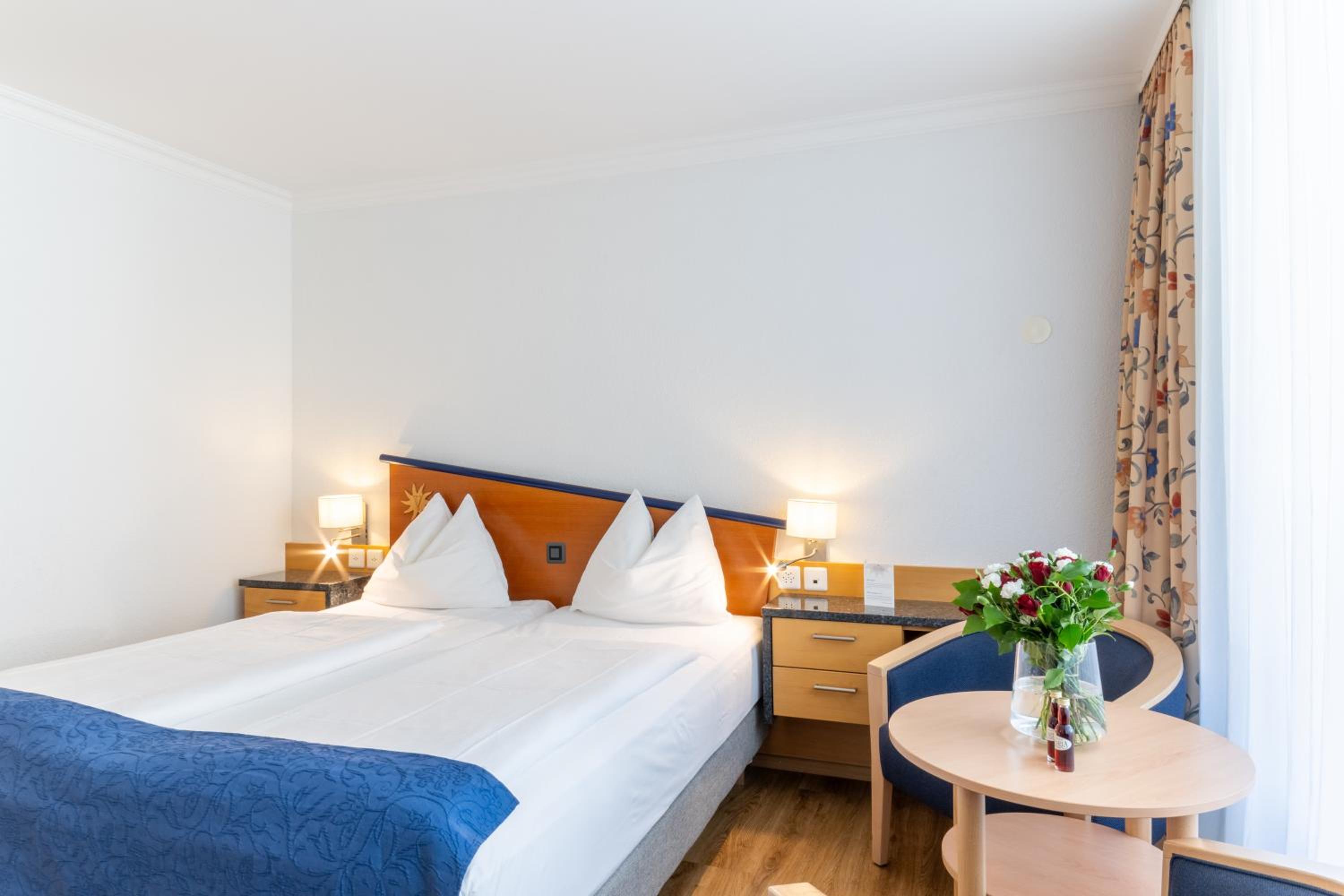Comfort Double Room - partially with balcony thumbnail 5