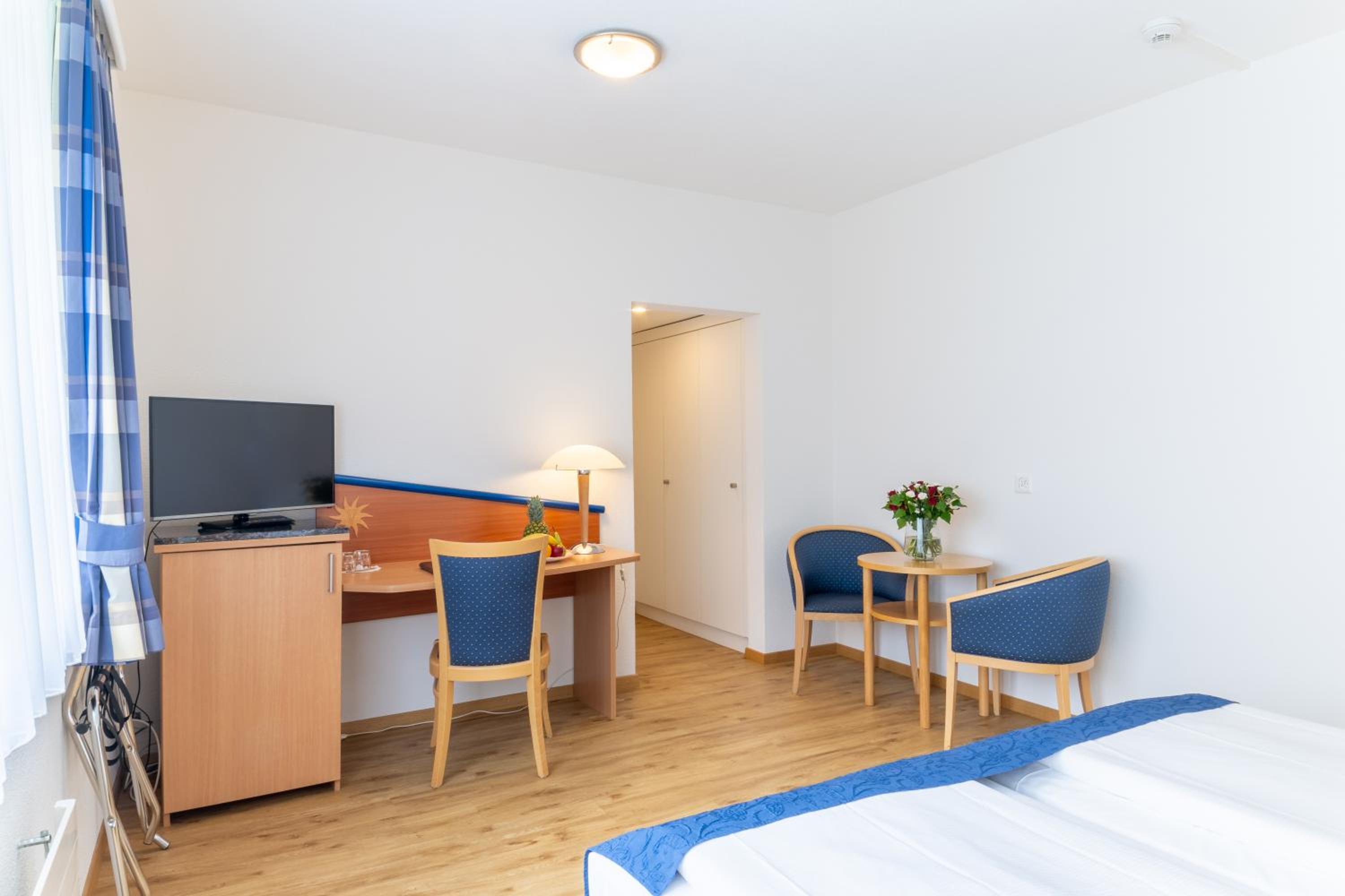Comfort Double Room - partially with balcony thumbnail 6