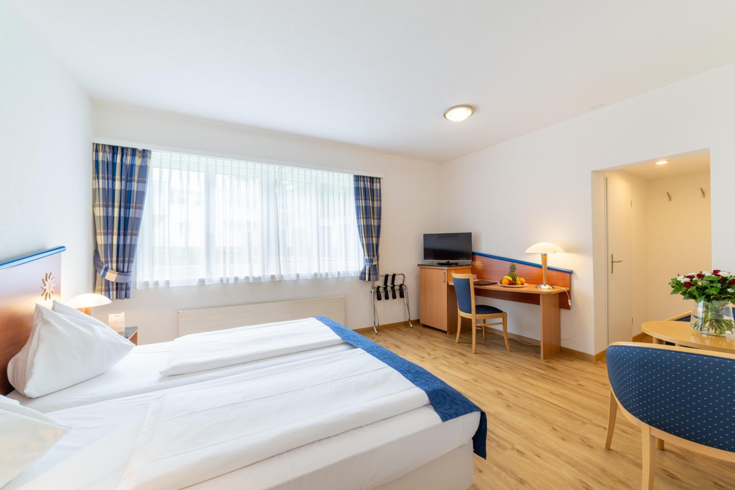 Comfort Double Room - partially with balcony thumbnail 5