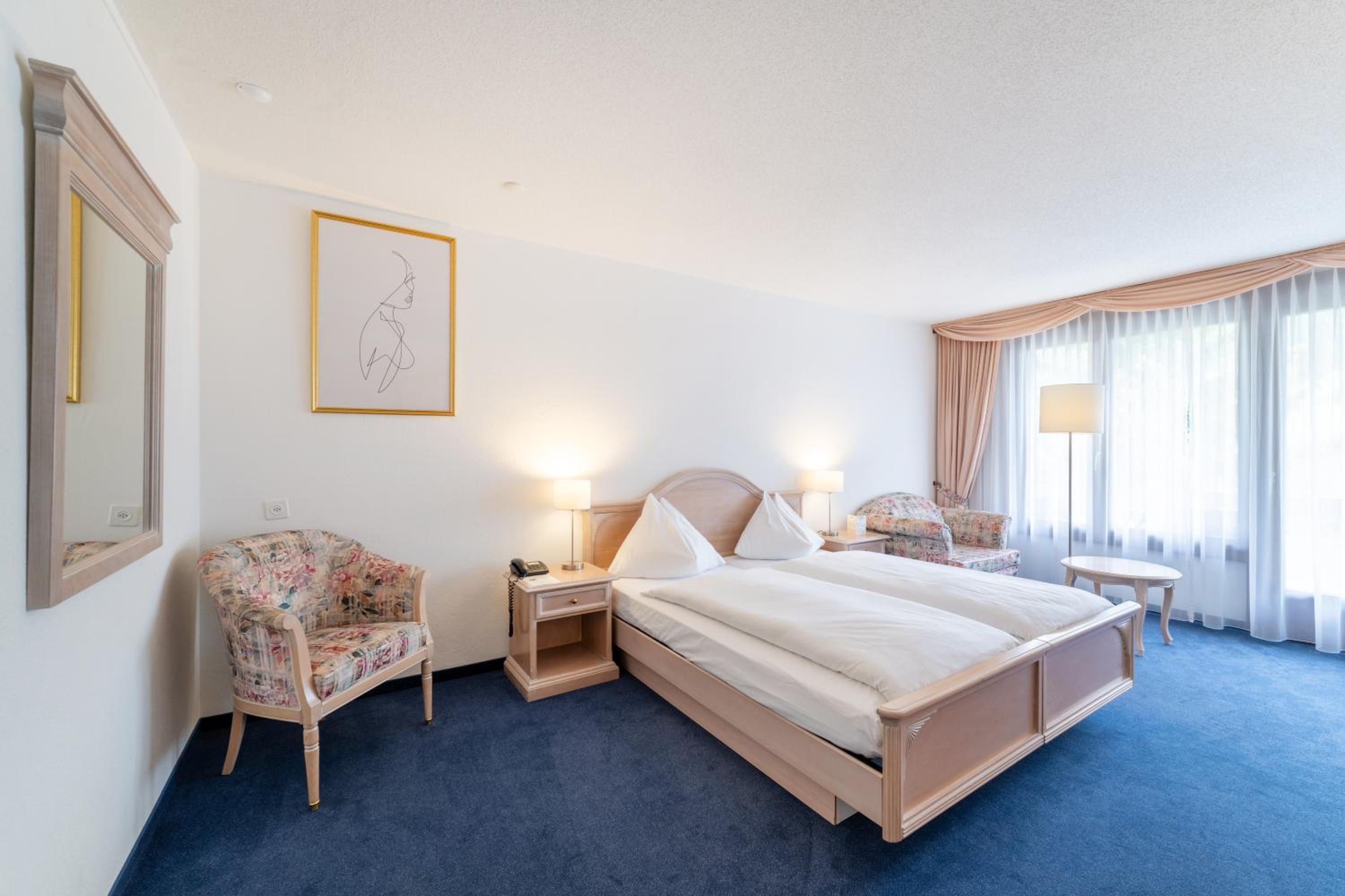 Superior Double Room - partially with balcony thumbnail 5