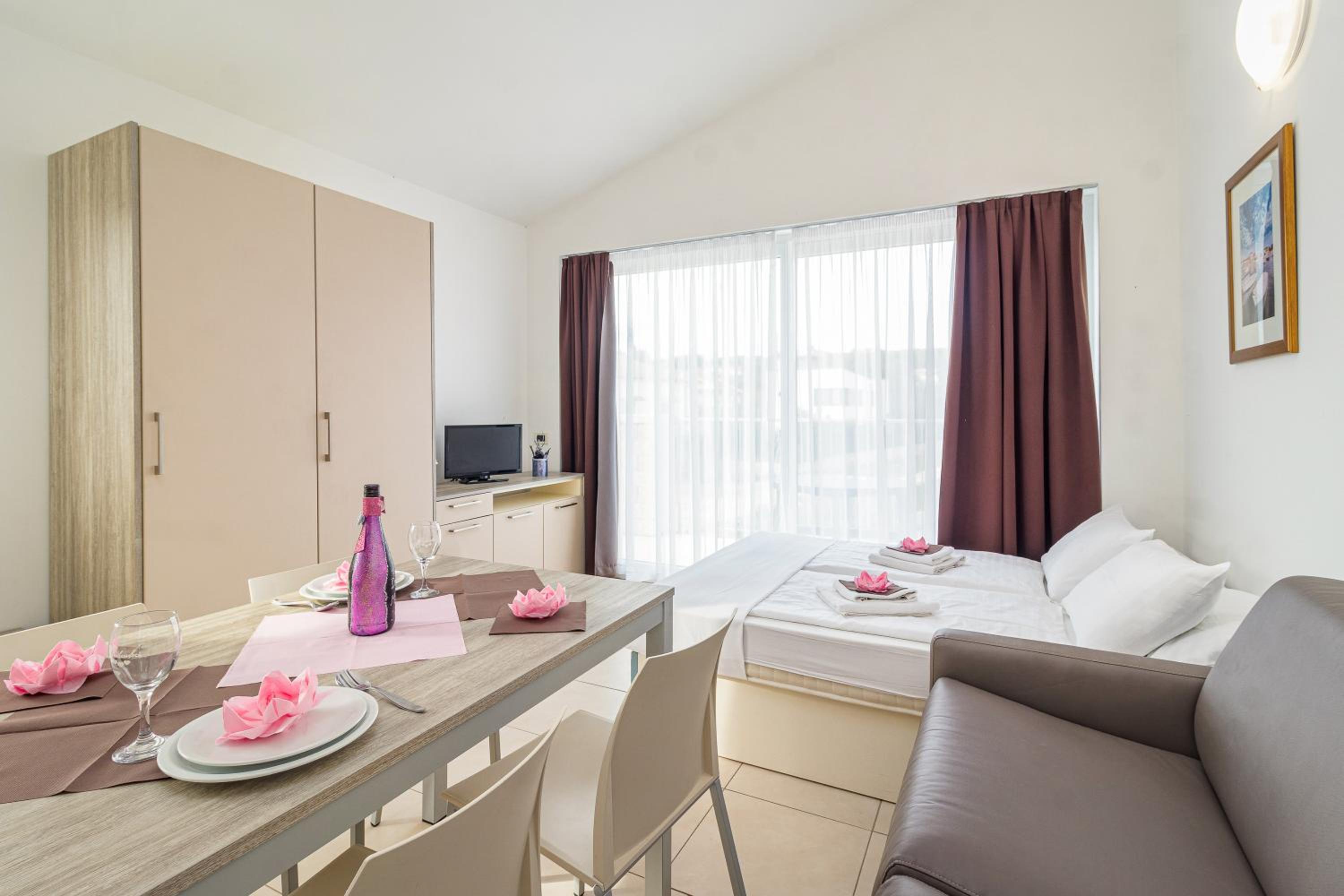 Studio Apartment with Balcony