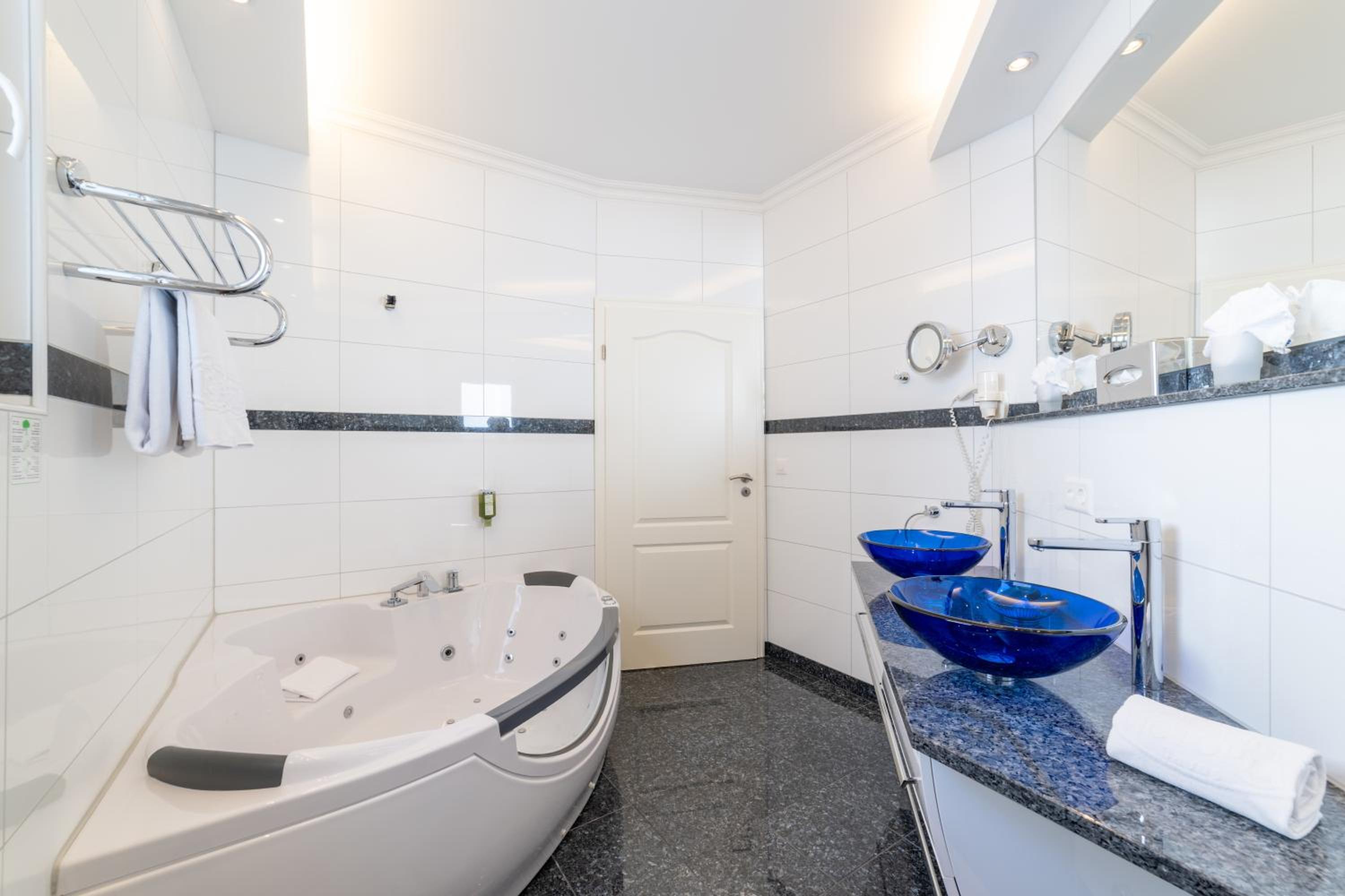 Suite - partially with balcony