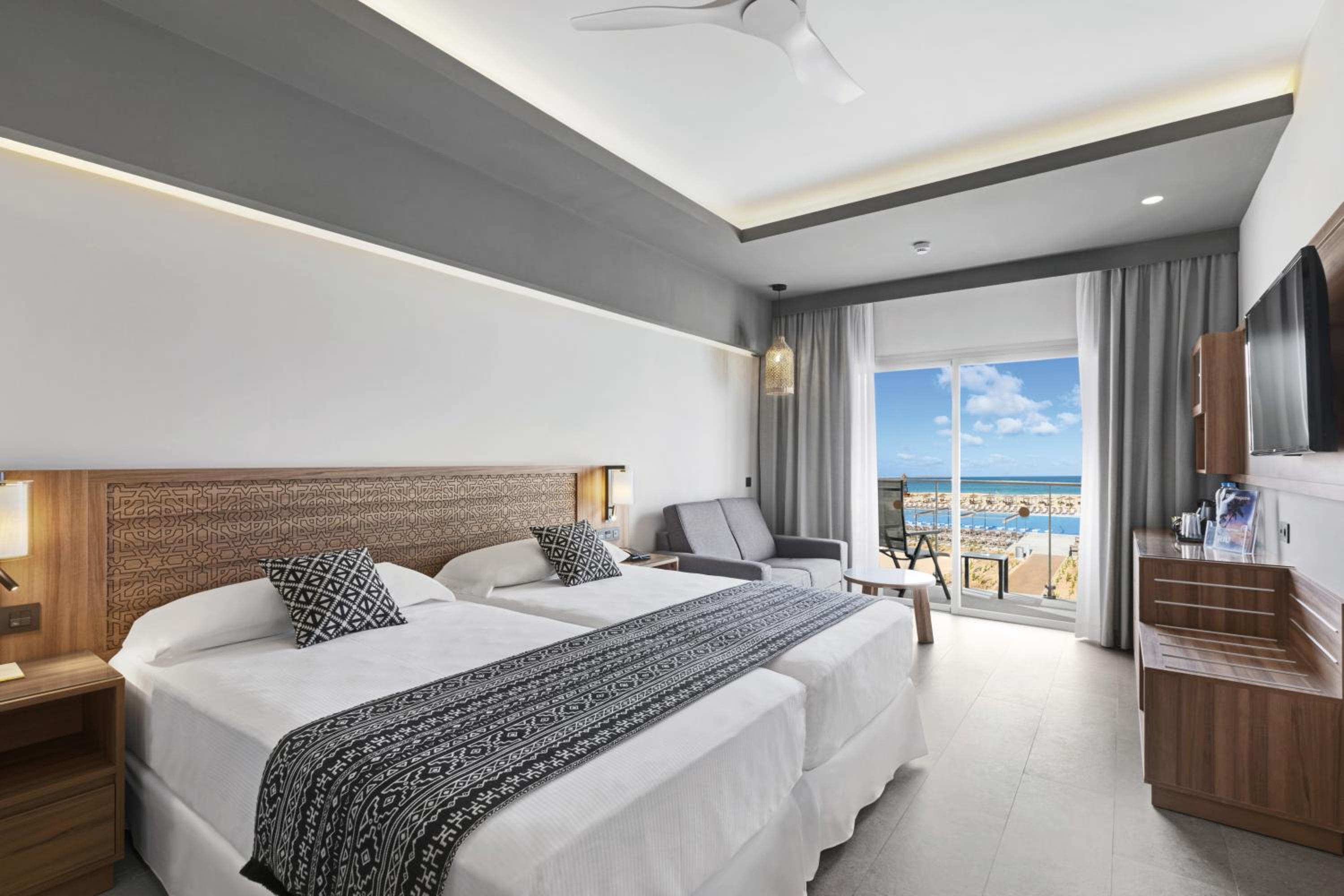 Double Room with Sea View - Photo 2