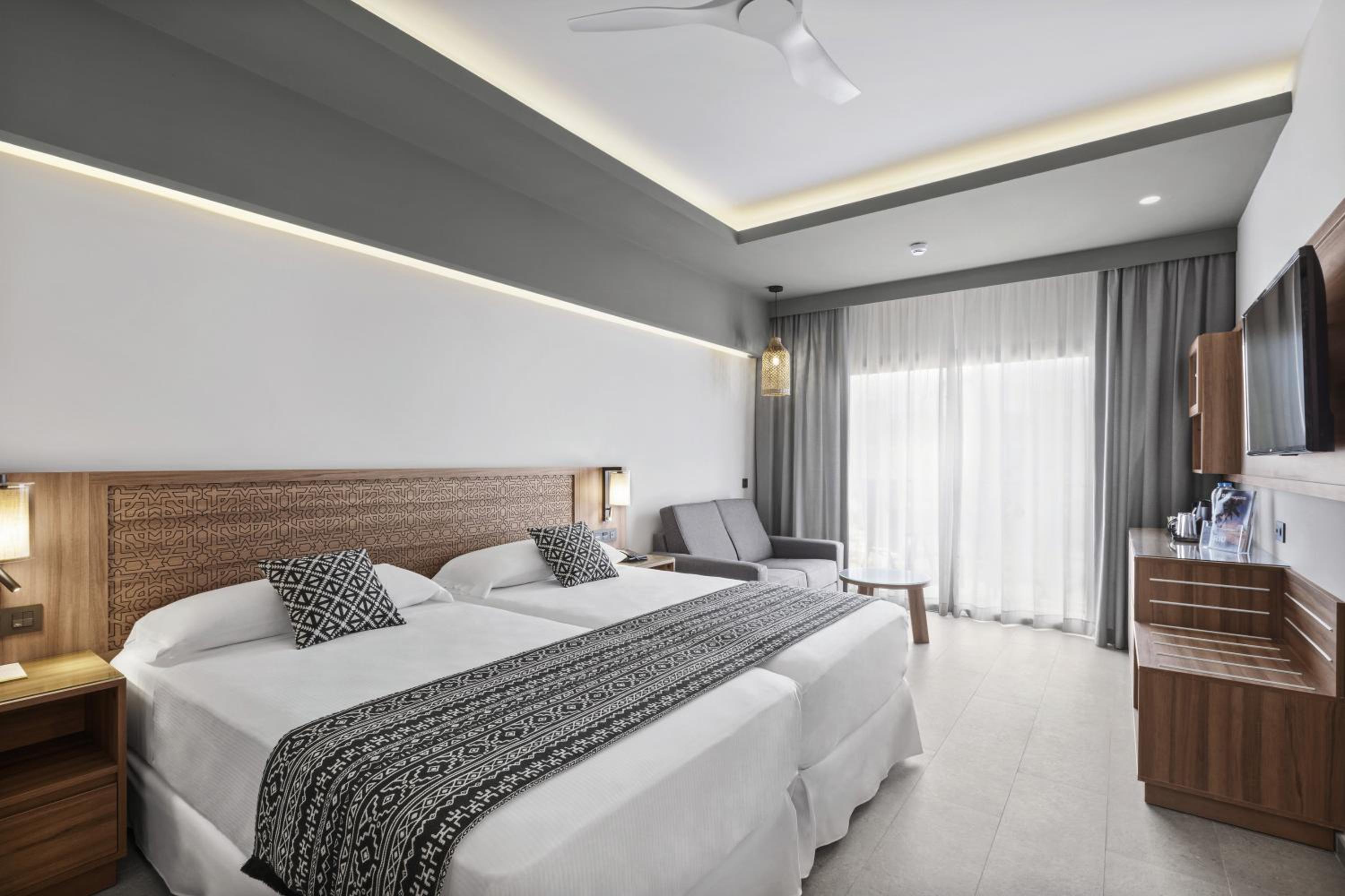 Double Room with Sea View - Photo 4