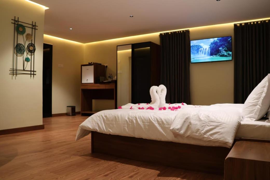 King Suite with Spa Bath photo 2
