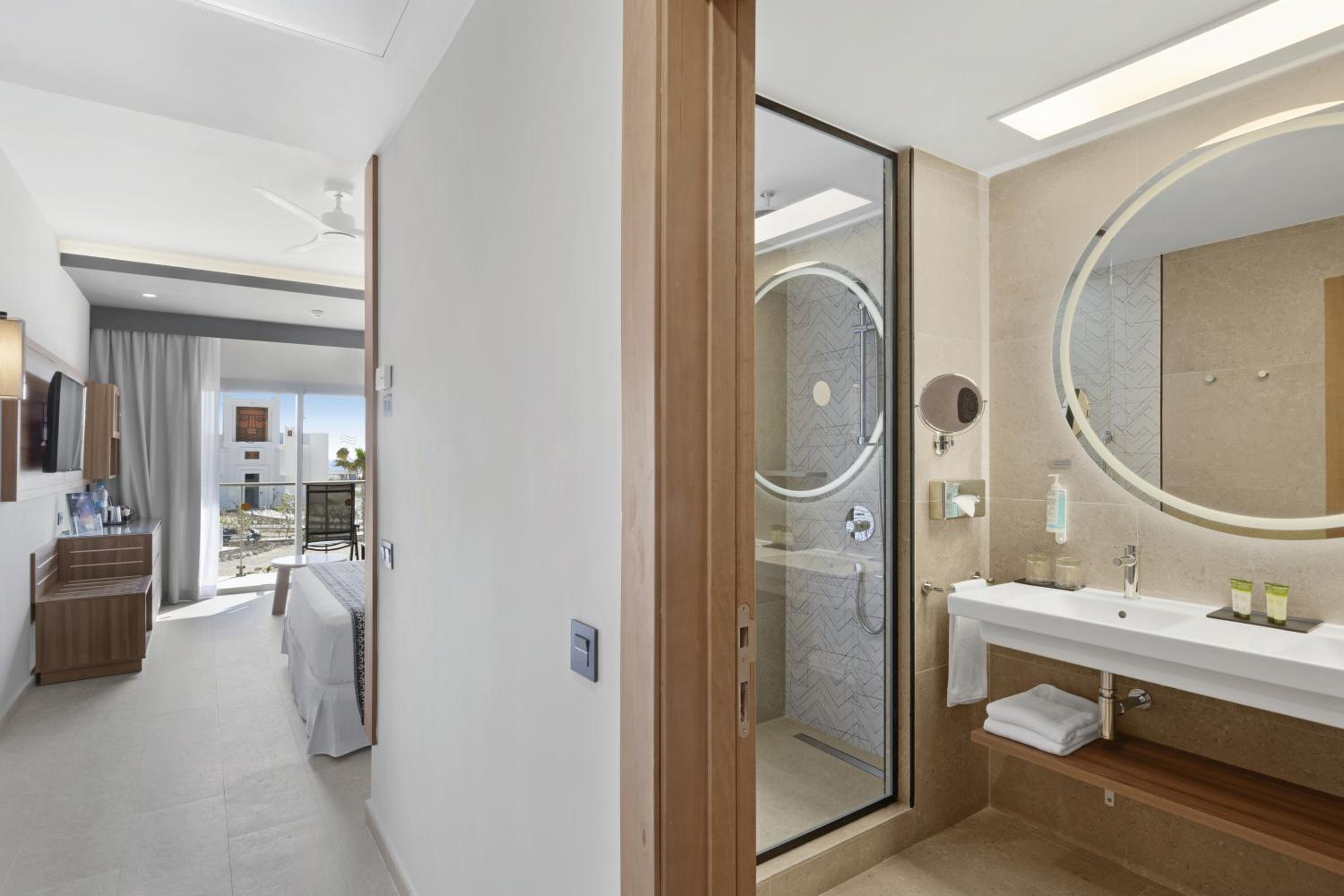 Large Double Room - Photo 3