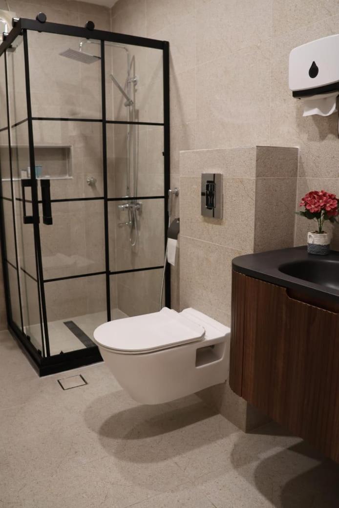 King Suite with Spa Bath photo 3