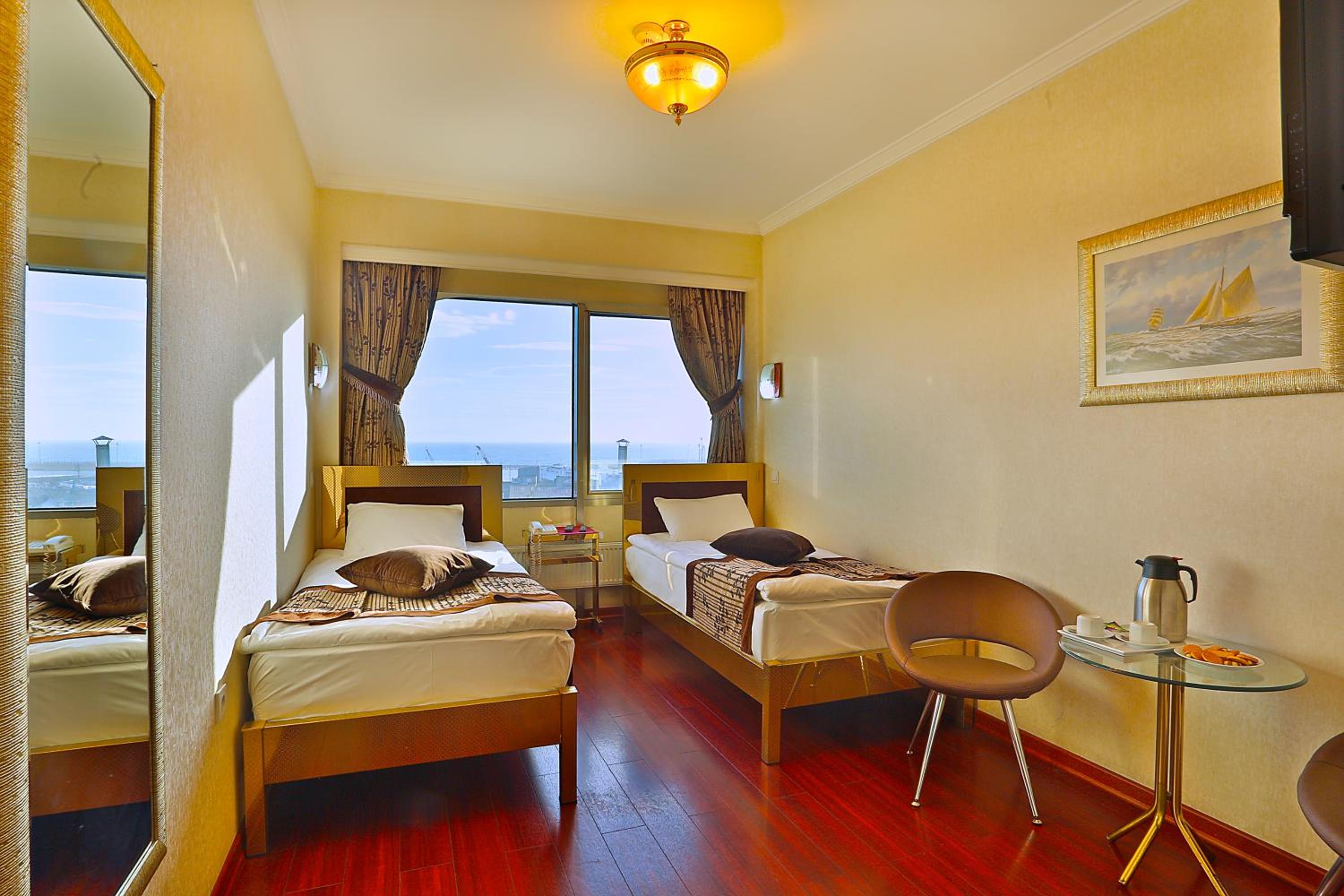Standard Double/Twin Room photo 3