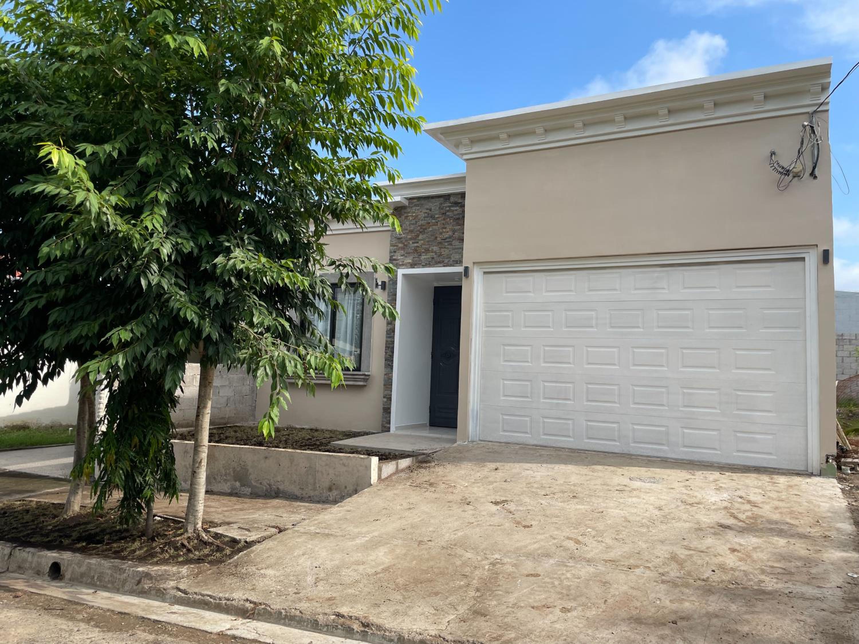 Three-Bedroom House photo 1