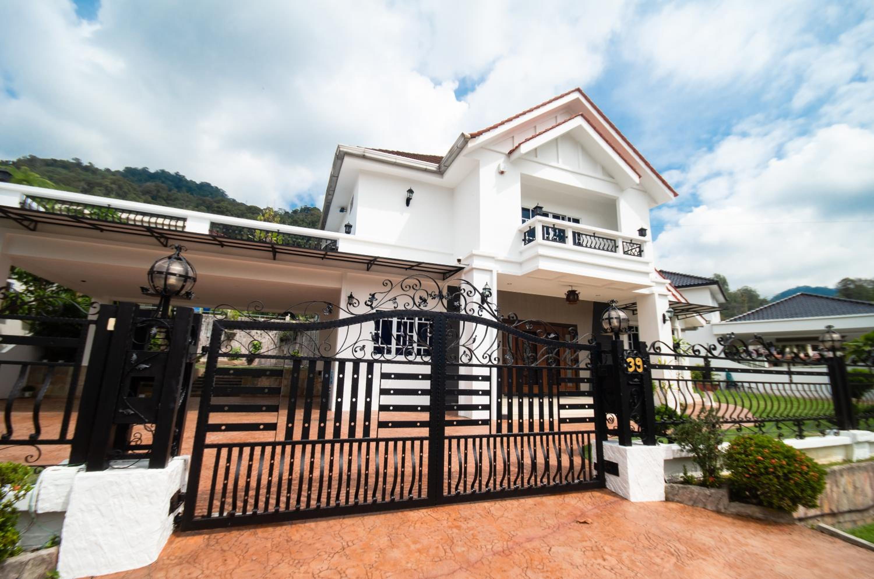 Villa photo 1