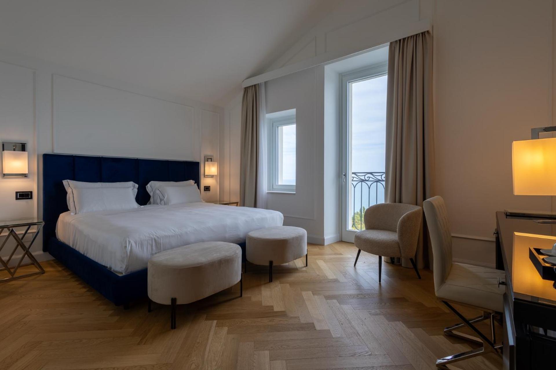 Deluxe Double Room with Balcony and Sea View