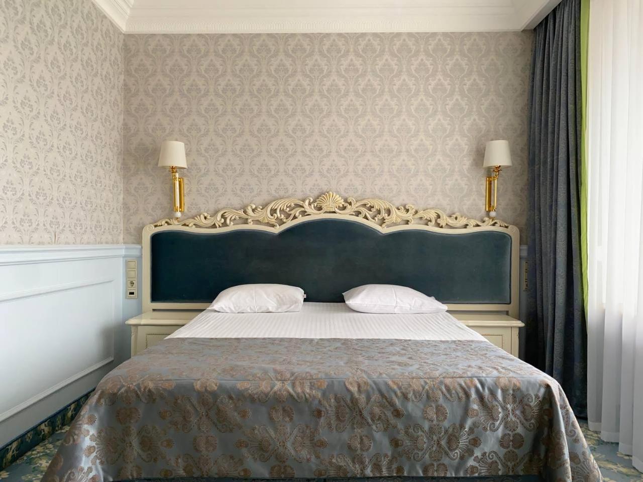 Double or Twin Room with City View photo 3