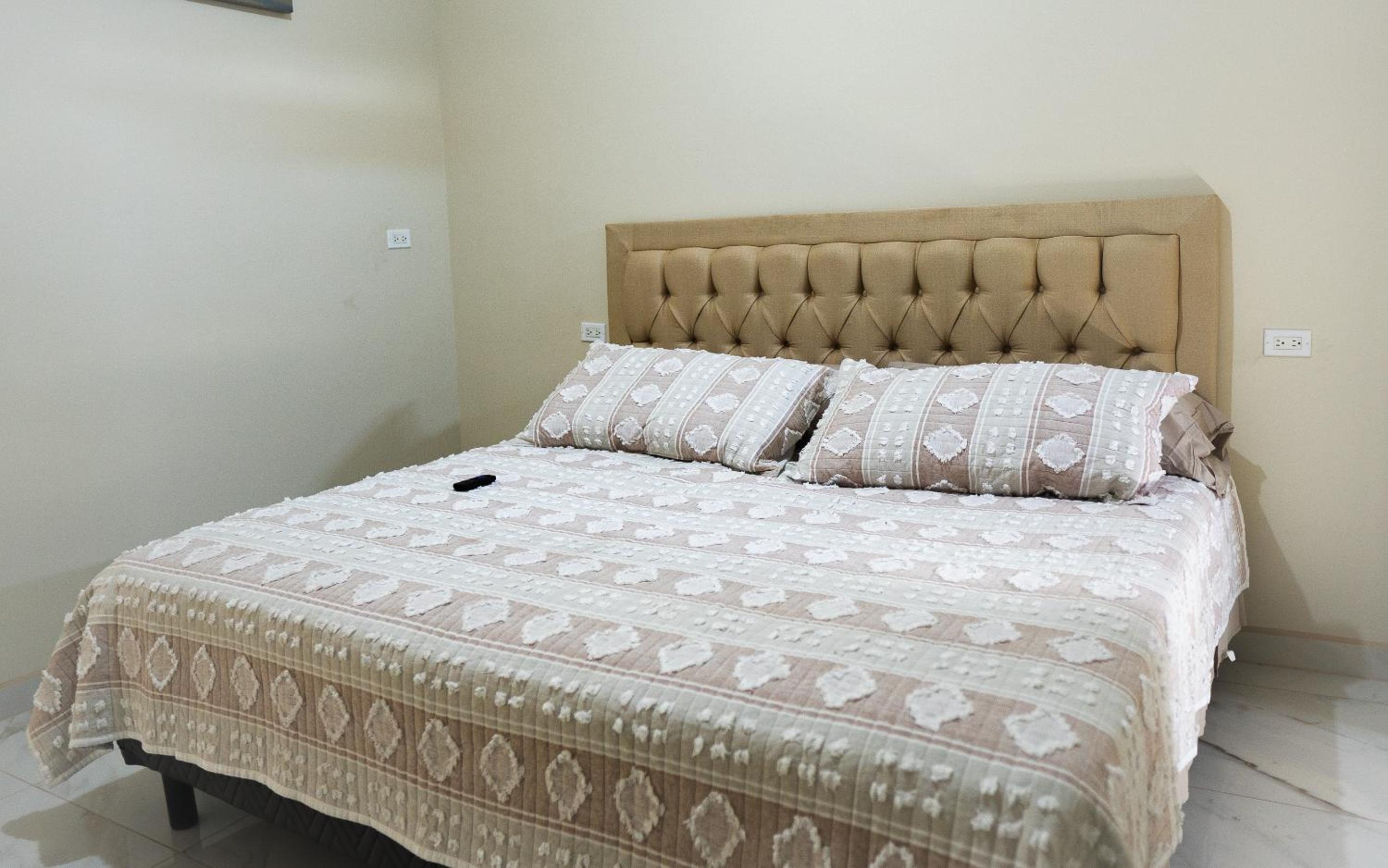 One-Bedroom House photo 1