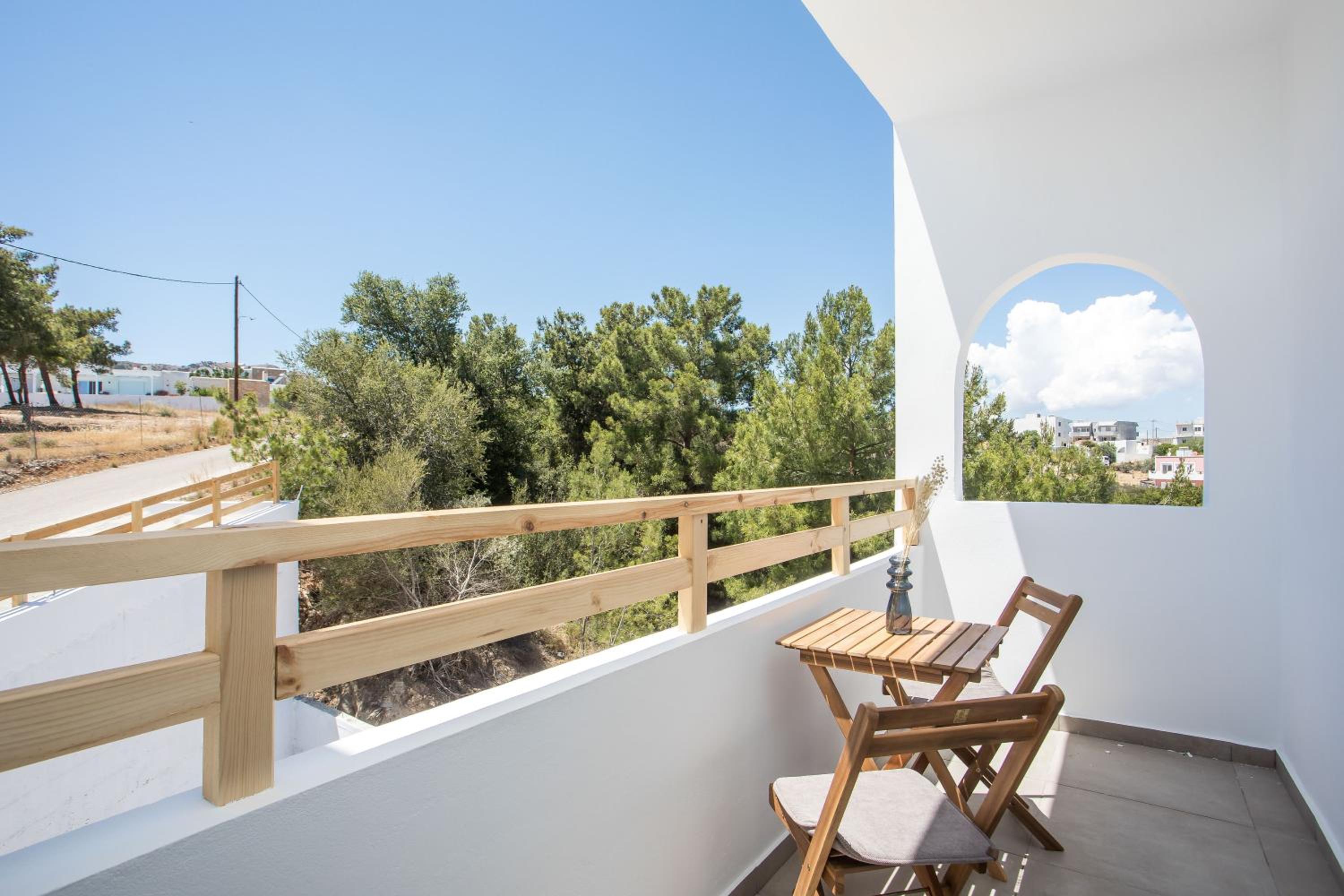 Deluxe Two-Bedroom Apartment with Garden View photo 2