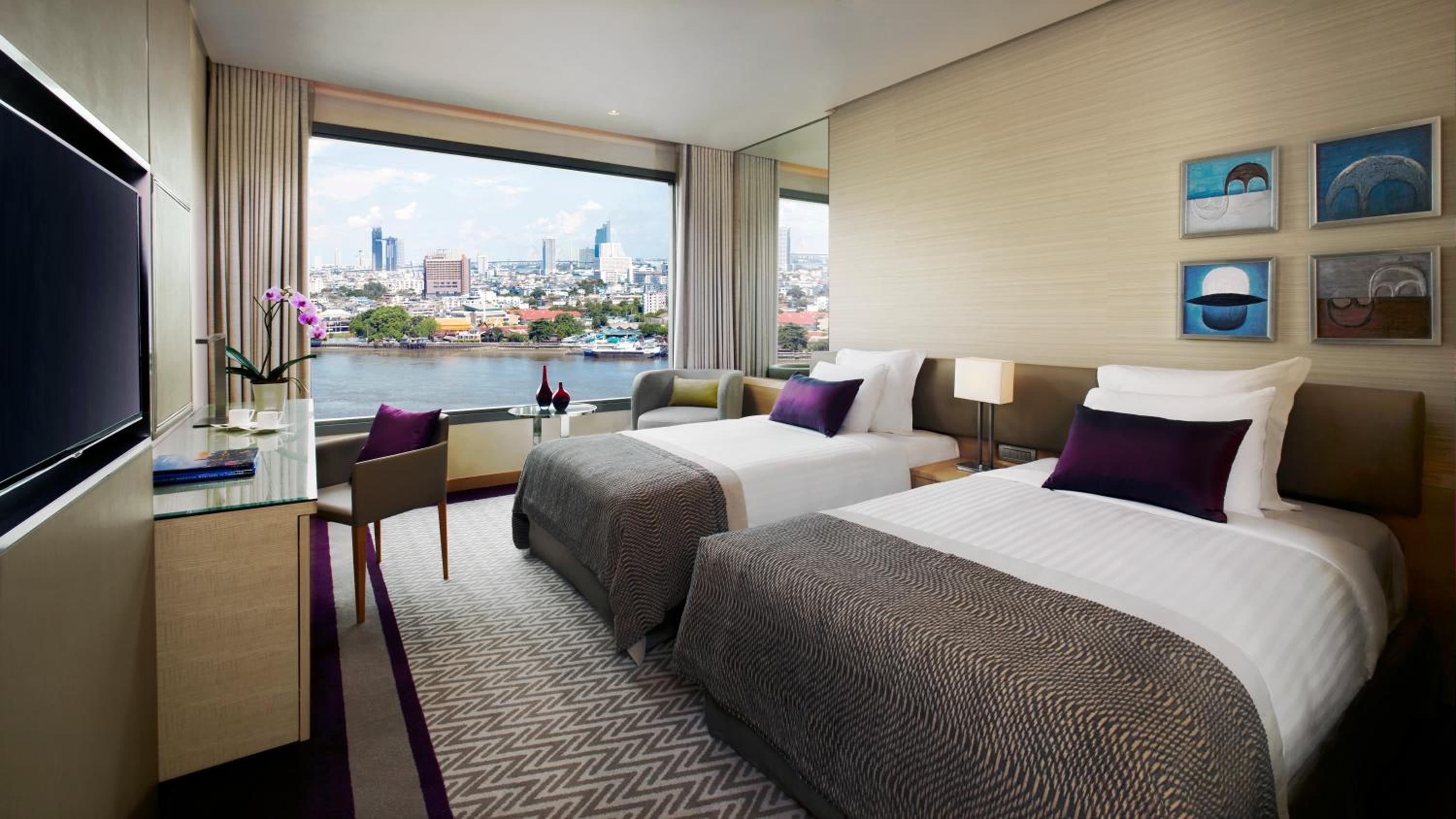 Skyline River View Room thumbnail 5