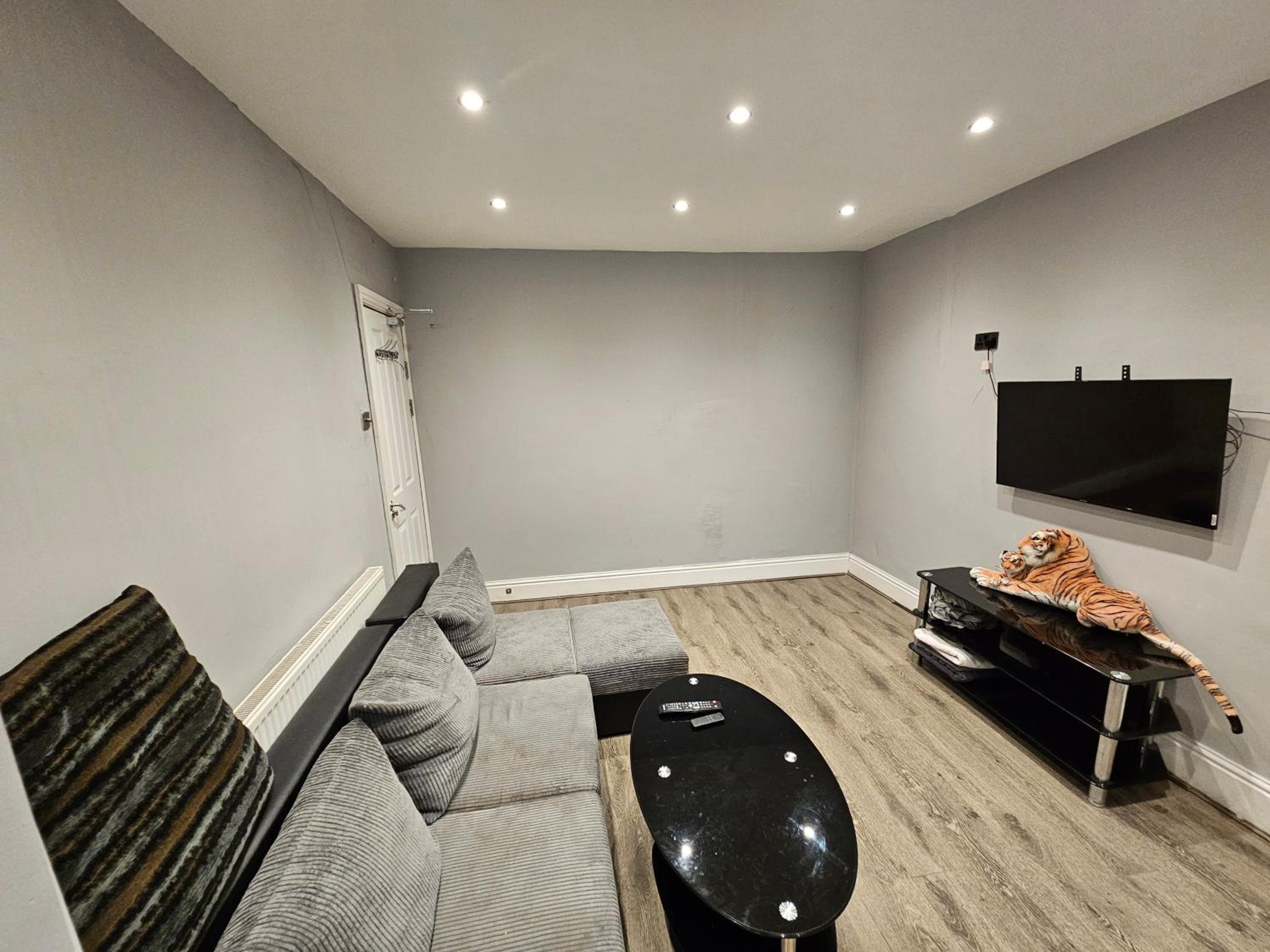 Triple Room with Private Bathroom - Photo 6