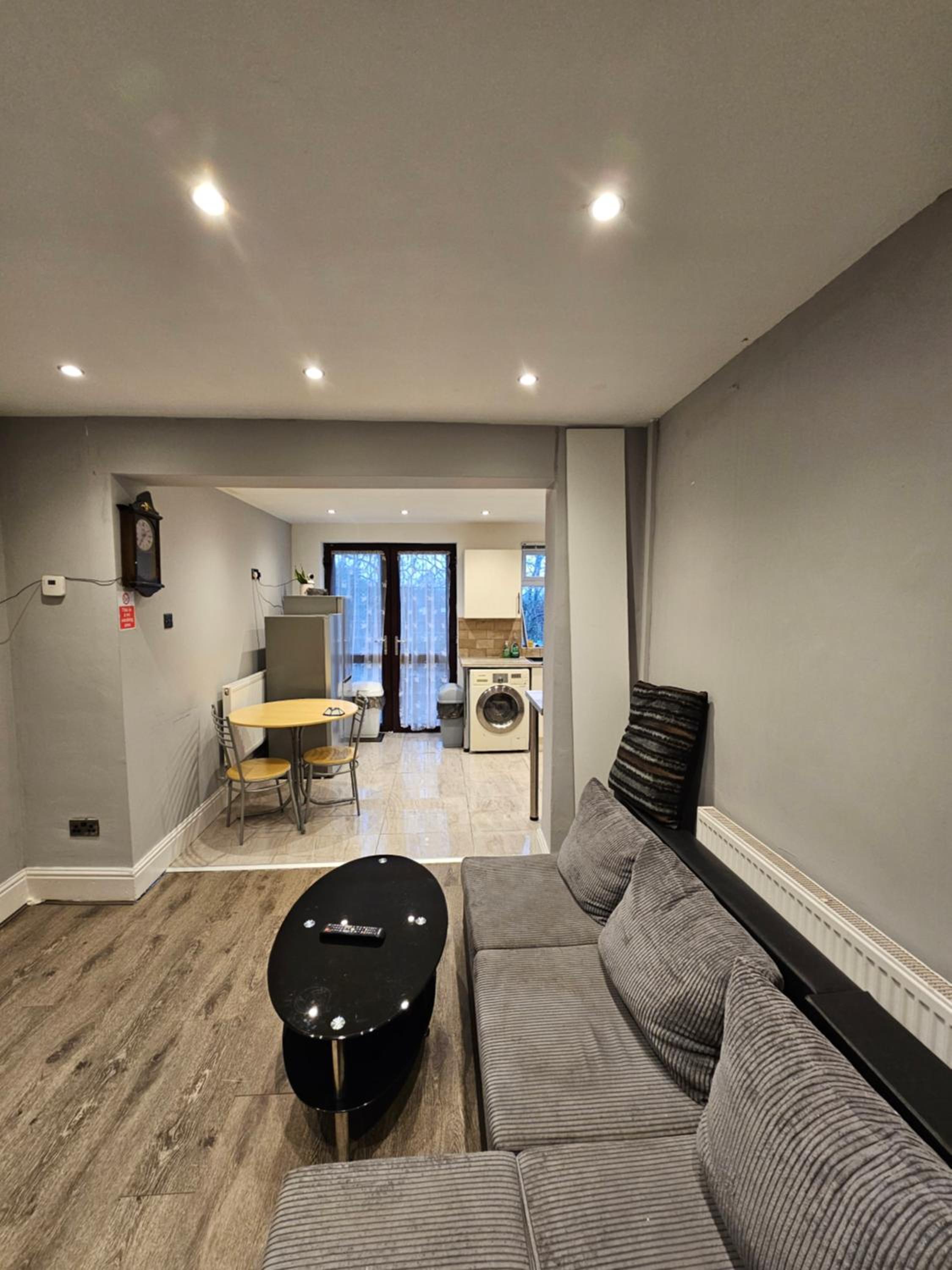 Triple Room with Private Bathroom - Photo 7