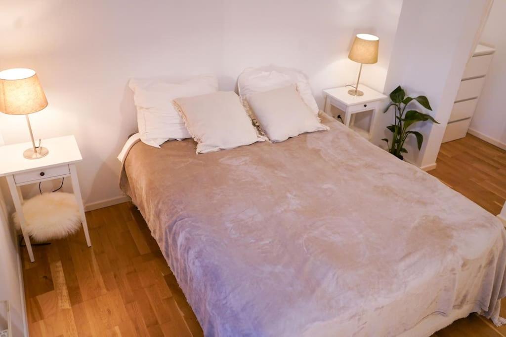 One-Bedroom Apartment photo 1