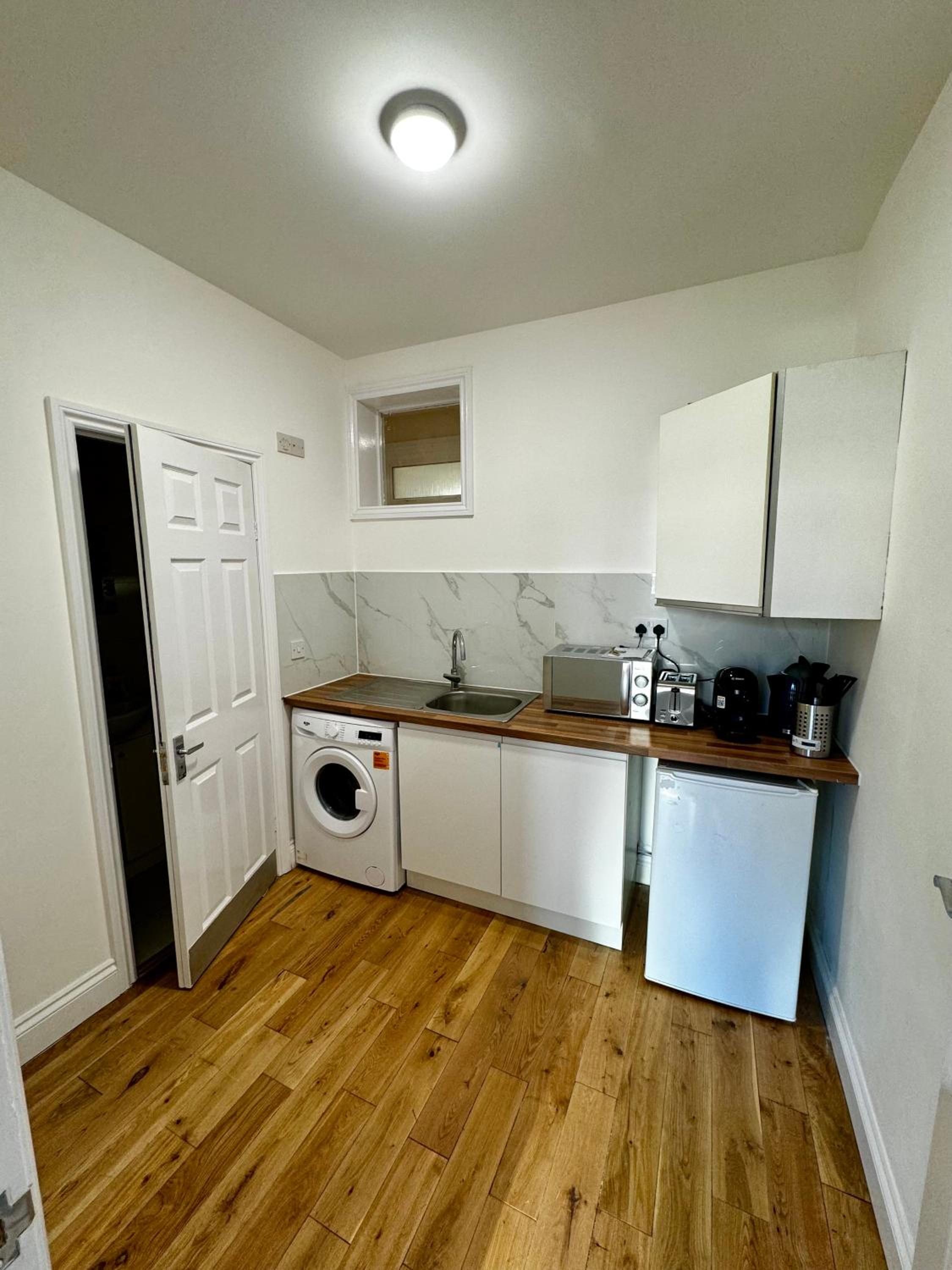 One-Bedroom Apartment photo 2