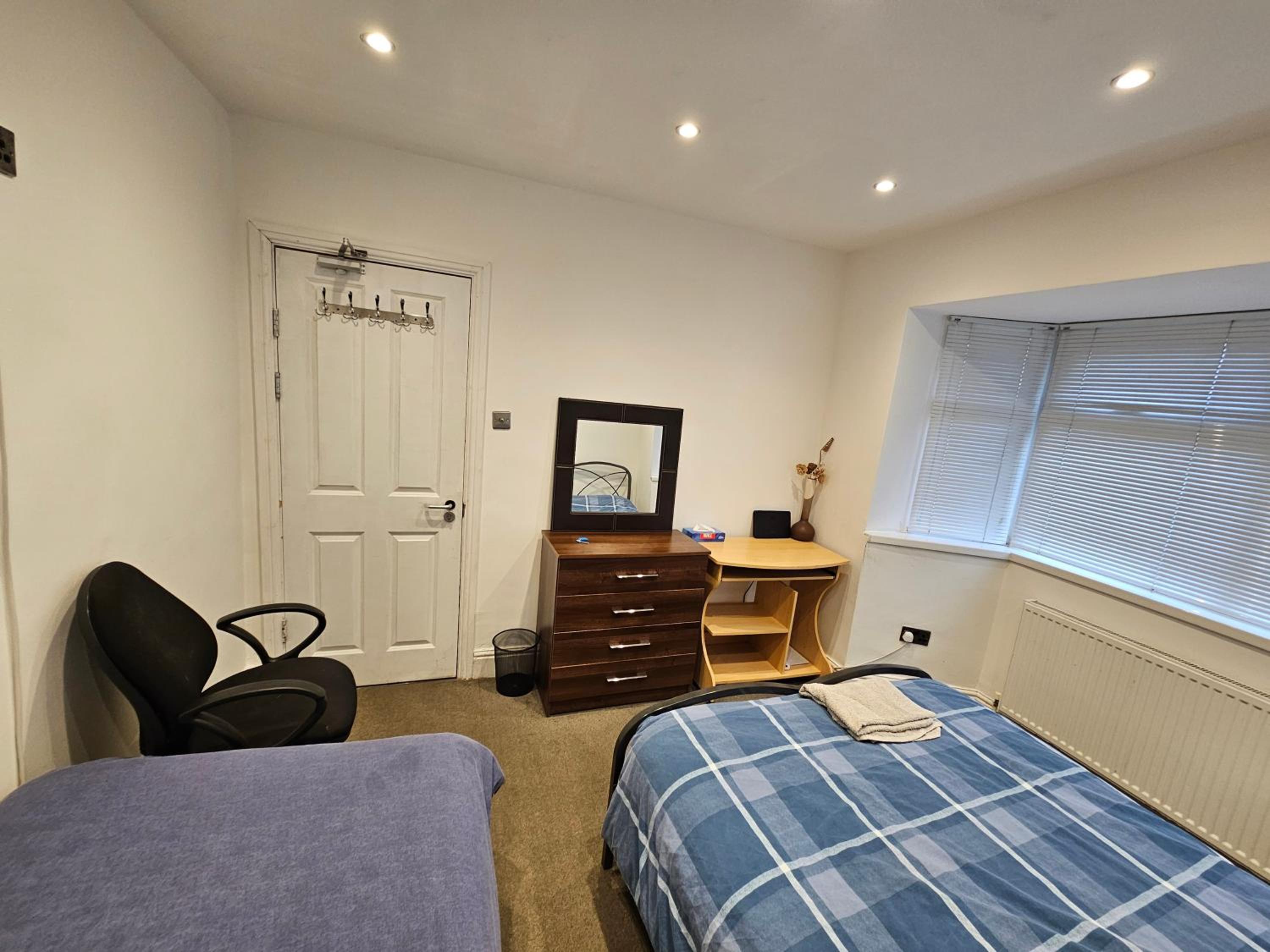 Triple Room with Private Bathroom - Photo 1