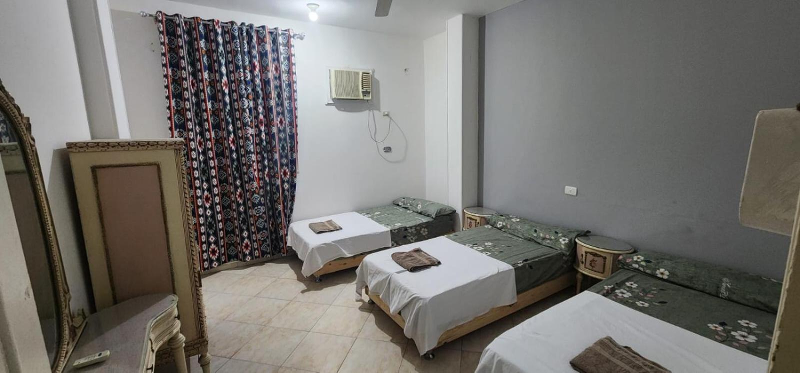 Basic Triple Room With Shared Bathroom - Photo 1