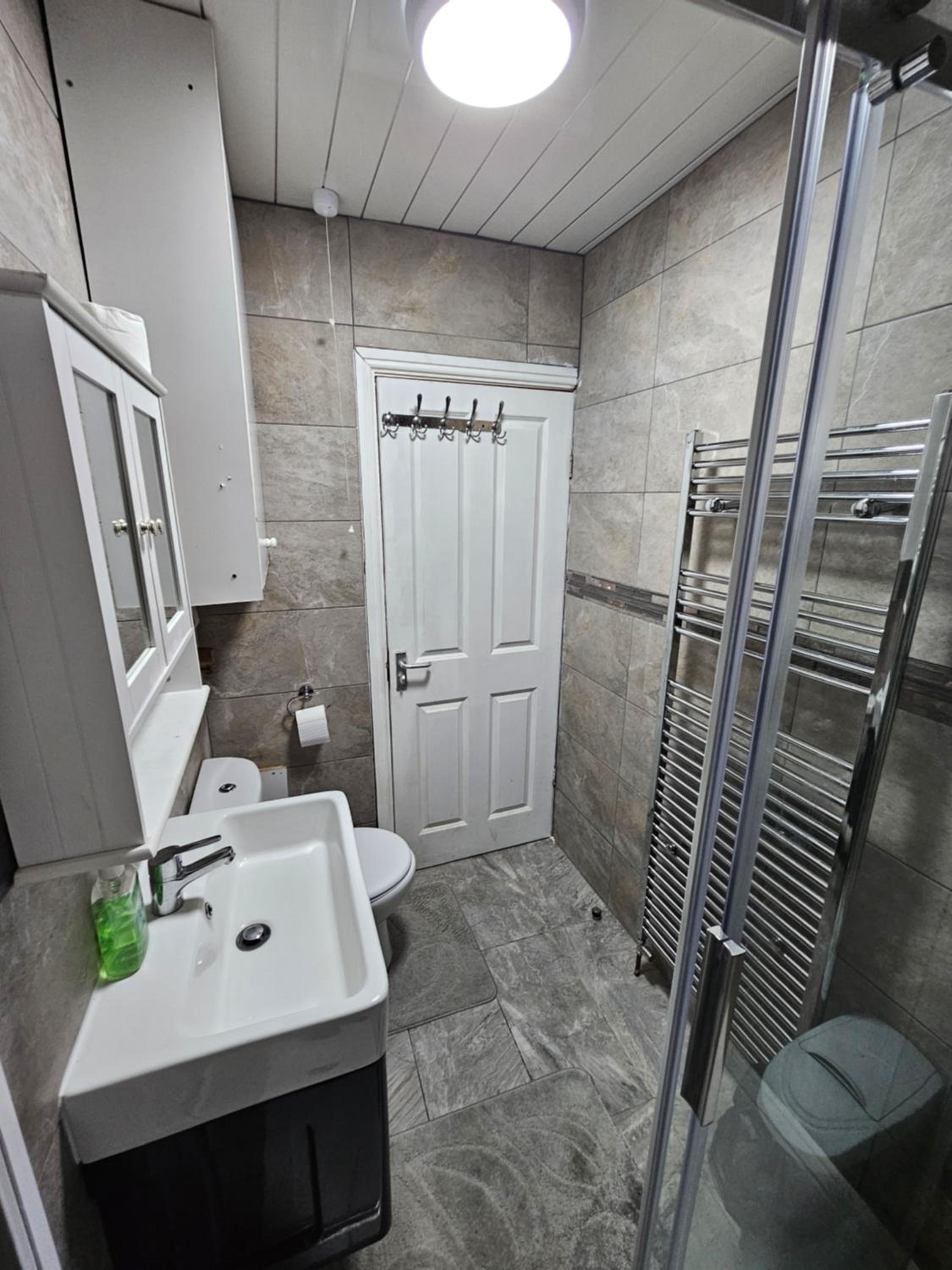 Triple Room with Private Bathroom - Photo 10