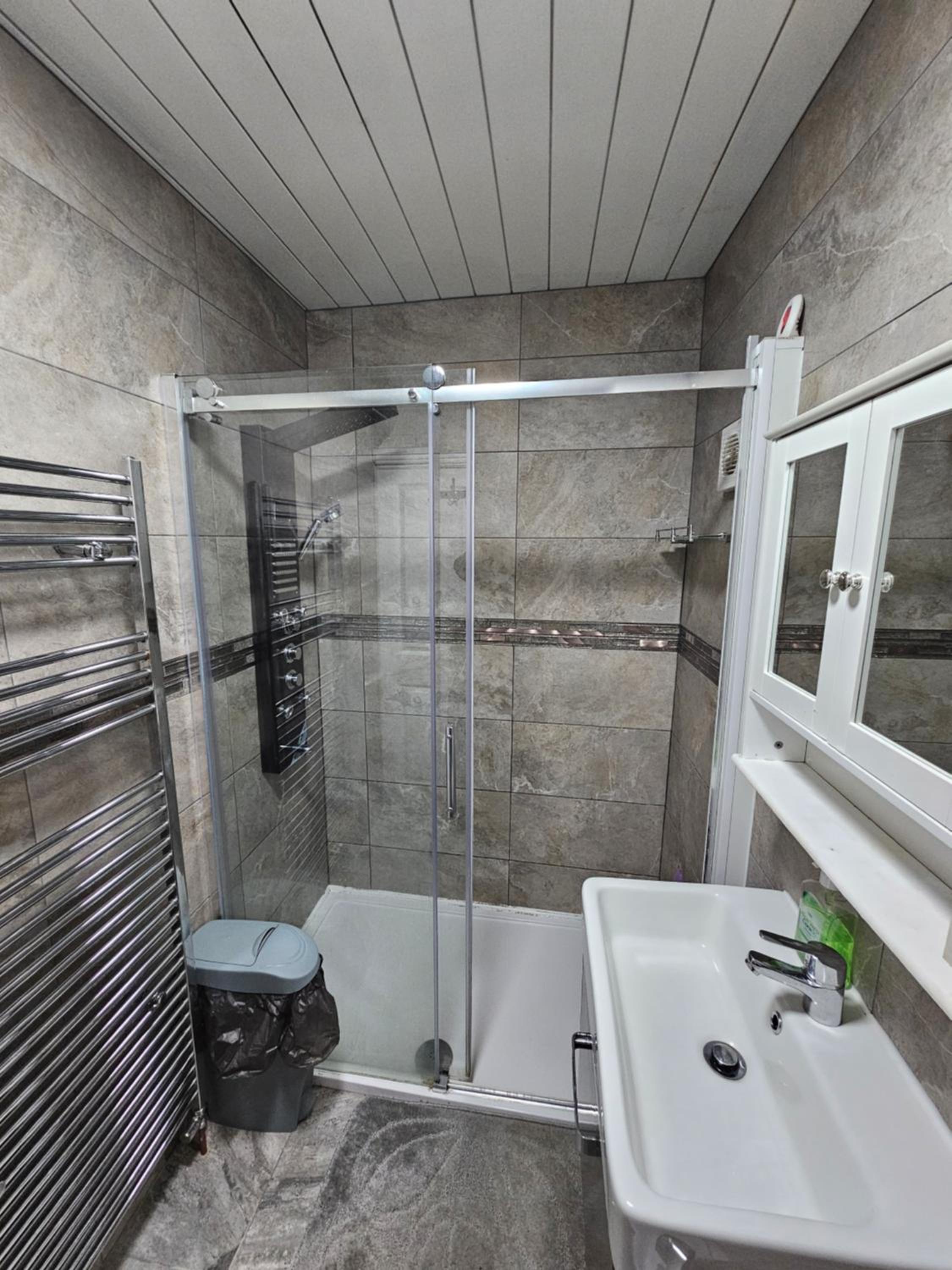 Triple Room with Private Bathroom - Photo 9