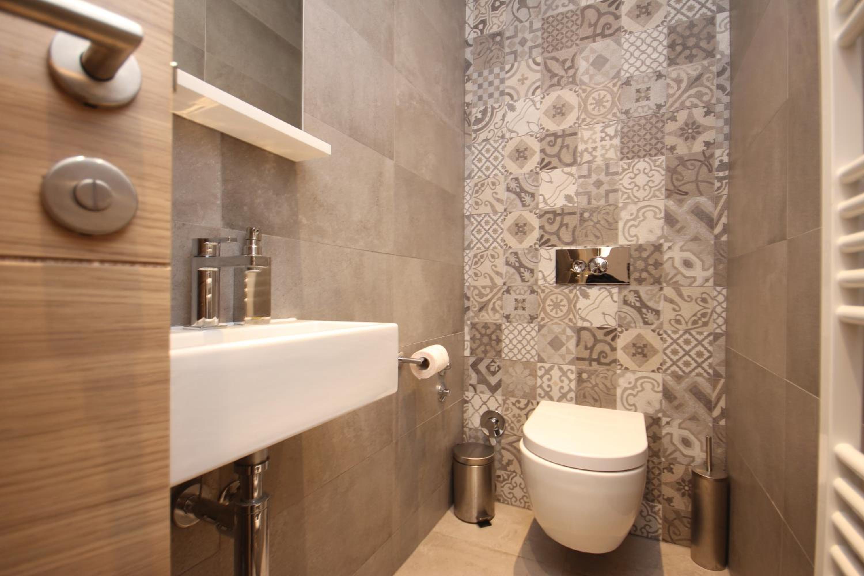 Executive Two-Bedroom Apartment - Photo 15